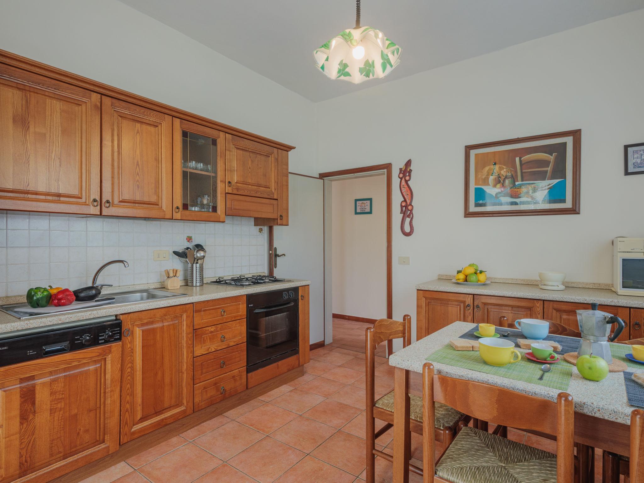 Photo 13 - 4 bedroom House in Pietrasanta with private pool and garden