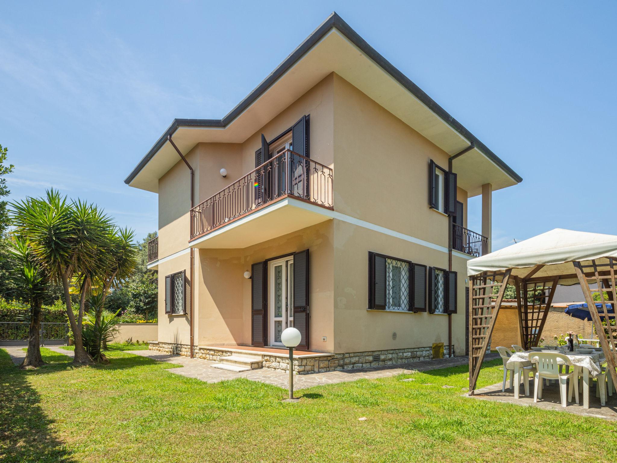 Foto 1 - Casa de 4 quartos em Pietrasanta com piscina privada e vistas do mar