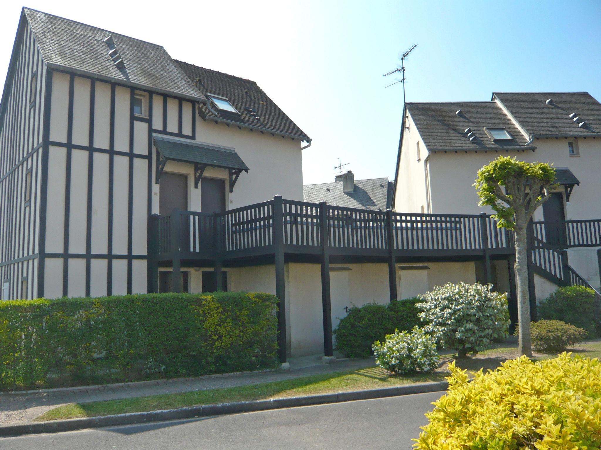 Foto 11 - Apartamento de 2 habitaciones en Cabourg con terraza y vistas al mar