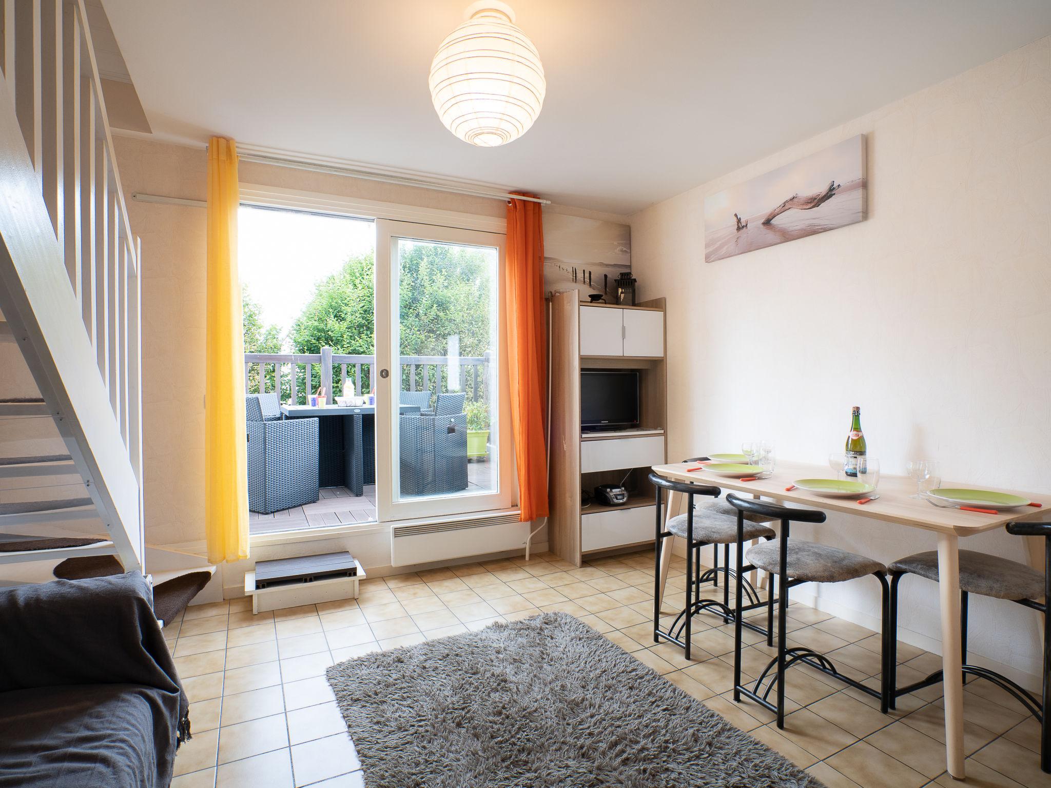 Foto 2 - Apartamento de 2 habitaciones en Cabourg con terraza y vistas al mar