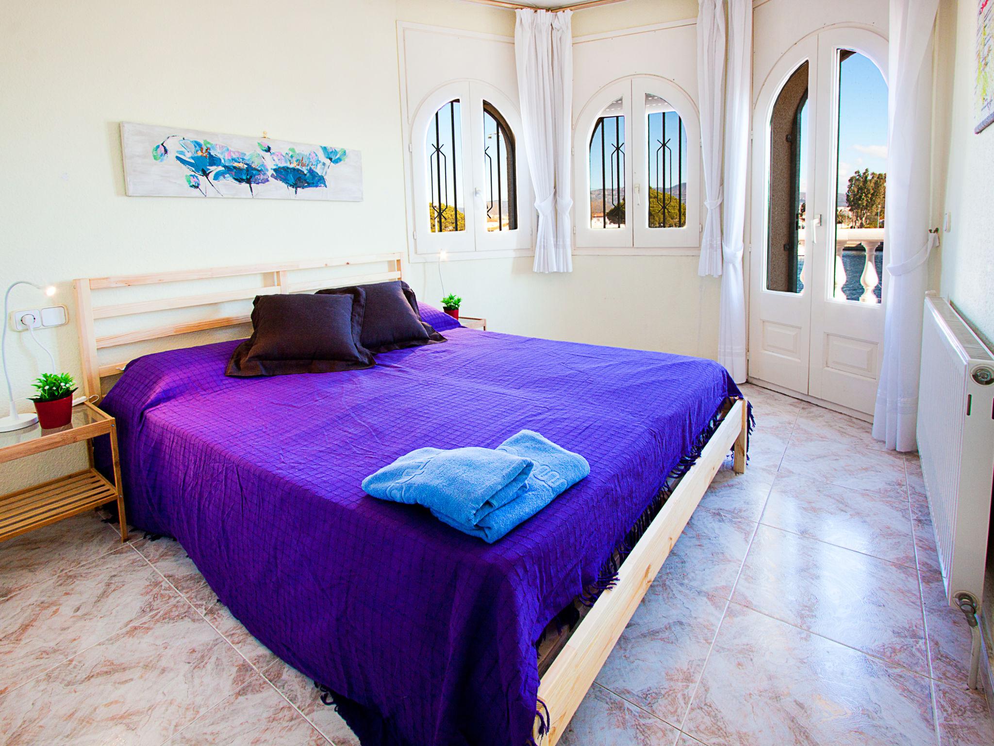 Foto 4 - Casa de 4 quartos em Castelló d'Empúries com piscina privada e vistas do mar