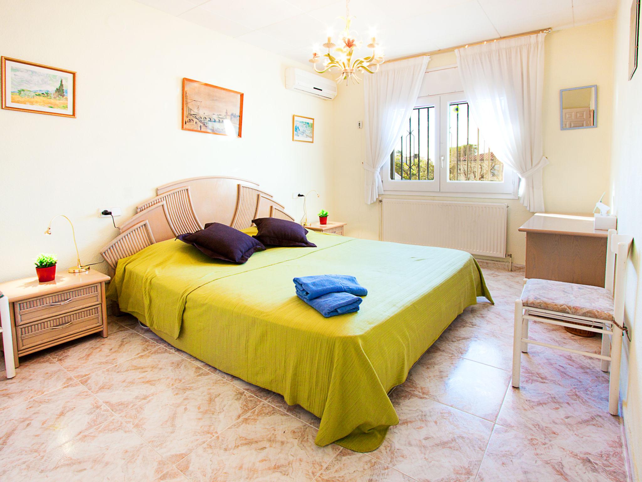 Photo 11 - 4 bedroom House in Castelló d'Empúries with private pool and sea view