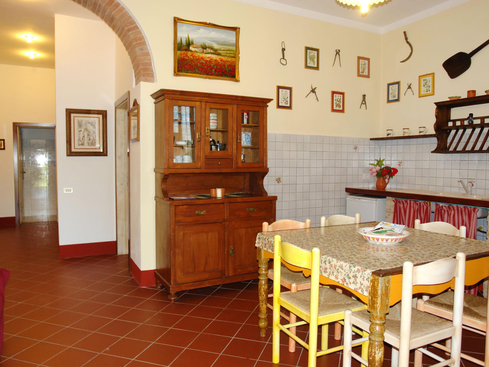 Photo 8 - 1 bedroom Apartment in Certaldo with swimming pool and garden