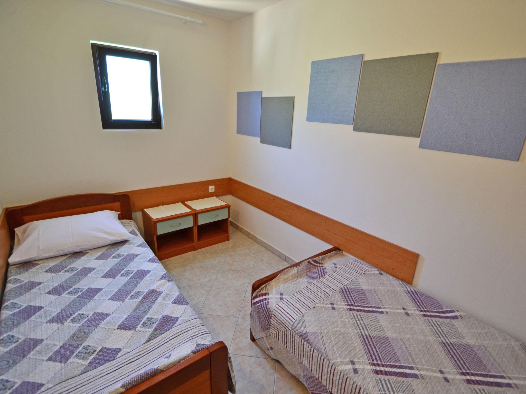 Foto 9 - Casa con 2 camere da letto a Vir con piscina e vista mare