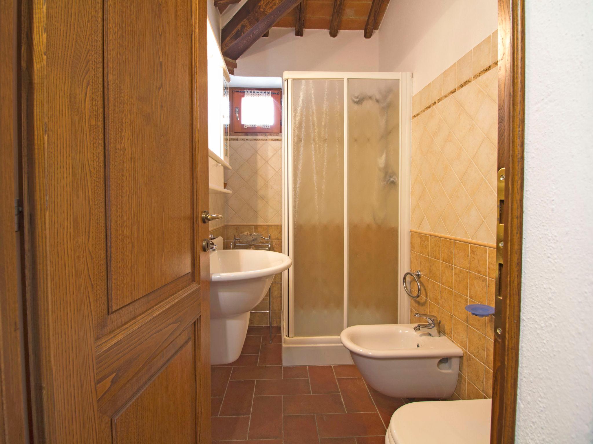 Photo 17 - 3 bedroom House in Cortona with swimming pool and garden