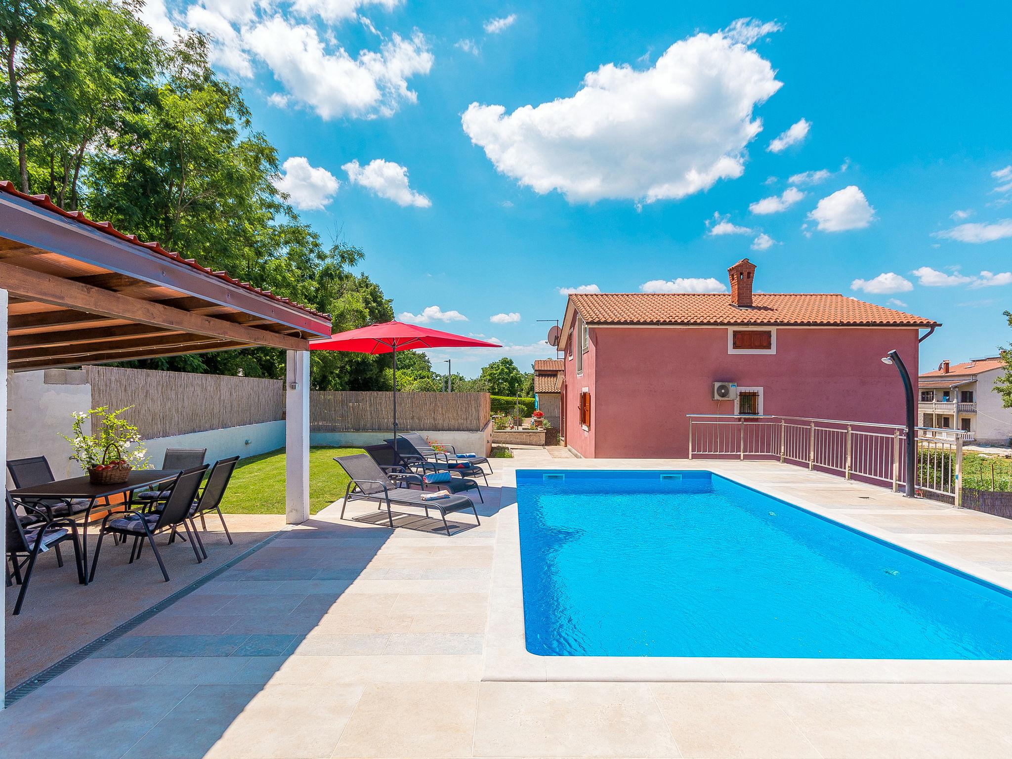 Foto 6 - Casa con 2 camere da letto a Višnjan con piscina privata e vista mare