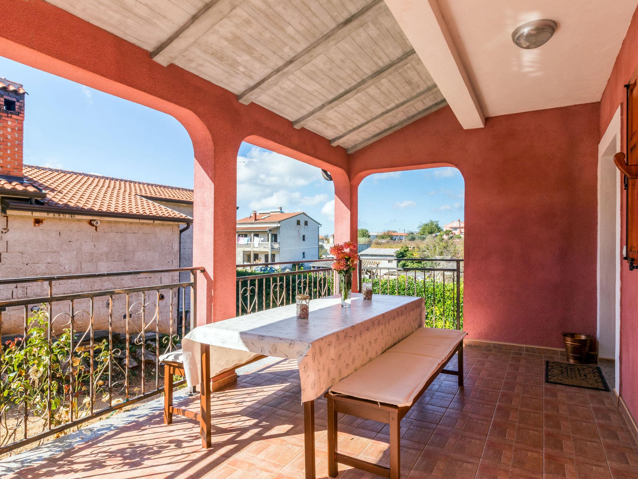 Photo 9 - Maison de 2 chambres à Višnjan avec piscine privée et jardin