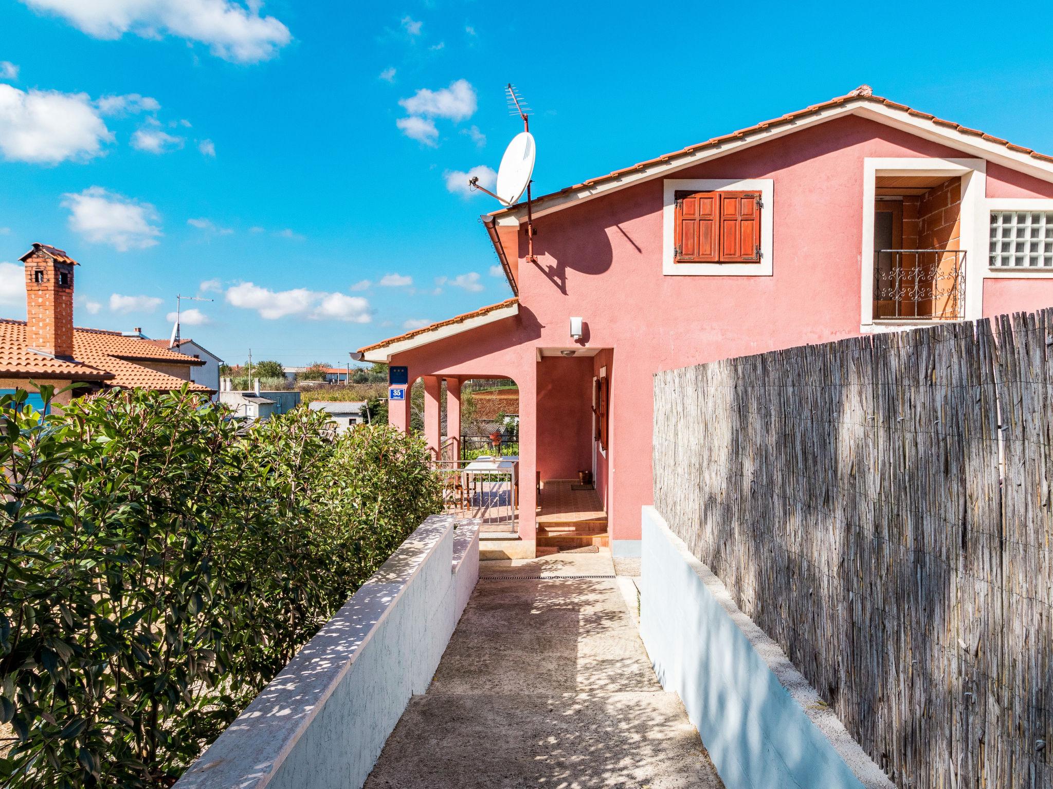 Foto 30 - Casa de 2 quartos em Višnjan com piscina privada e vistas do mar