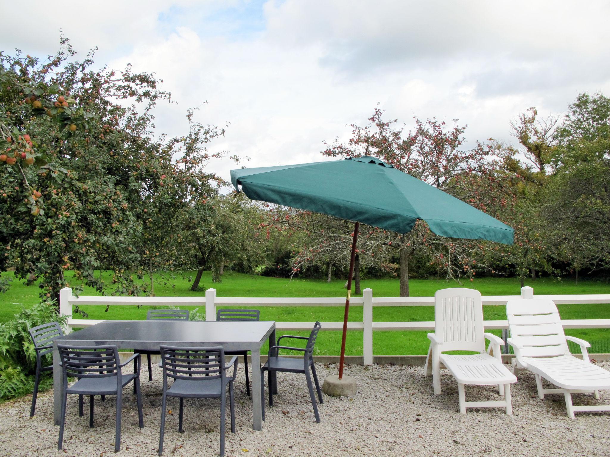 Photo 8 - Maison de 2 chambres à Bricquebec-en-Cotentin avec jardin et vues à la mer