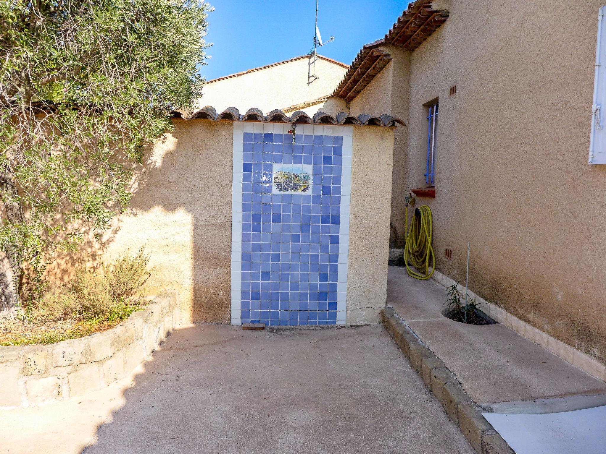 Foto 19 - Casa de 3 habitaciones en Roquebrune-sur-Argens con piscina privada y vistas al mar