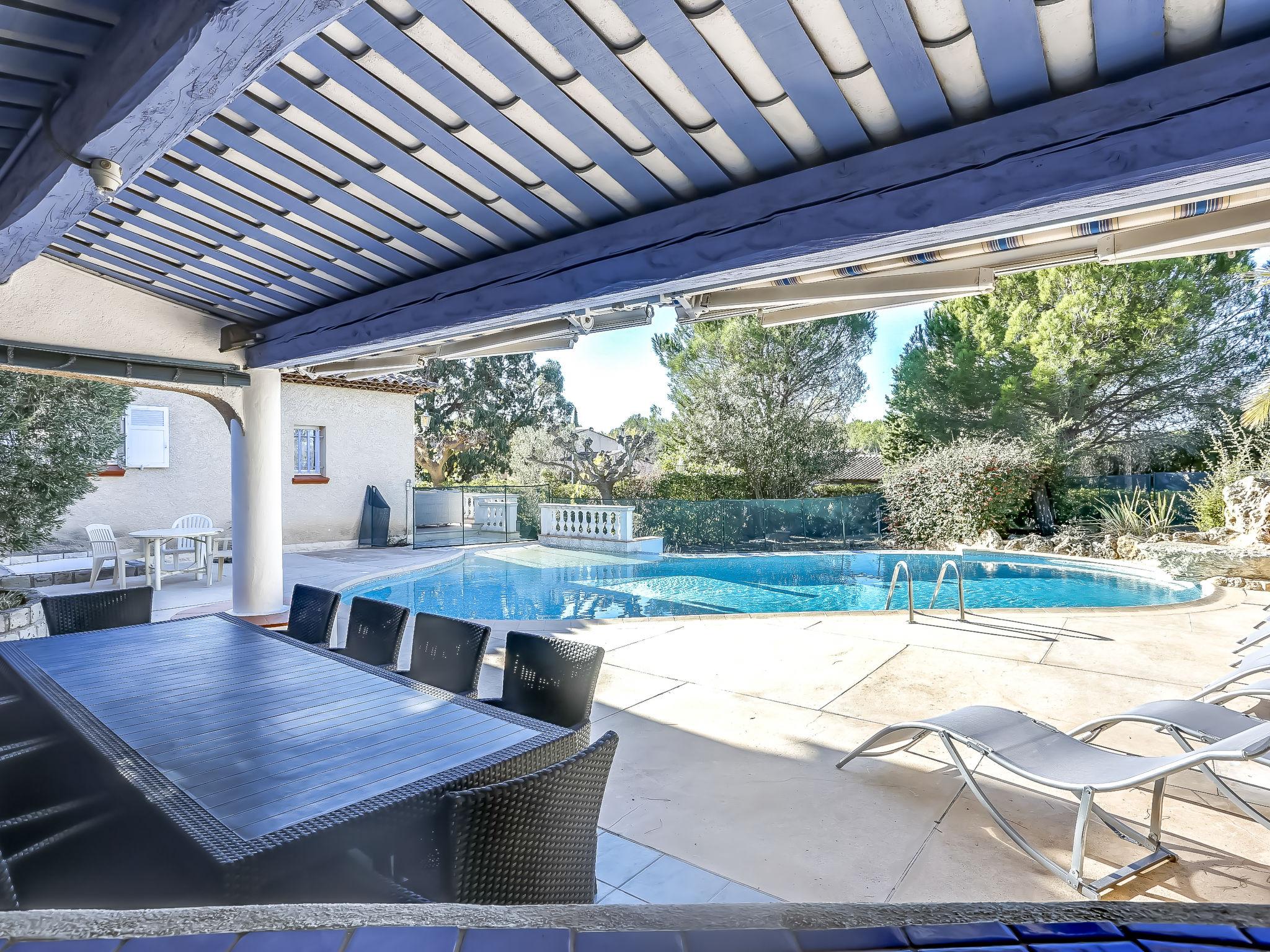 Foto 2 - Casa de 3 habitaciones en Roquebrune-sur-Argens con piscina privada y jardín