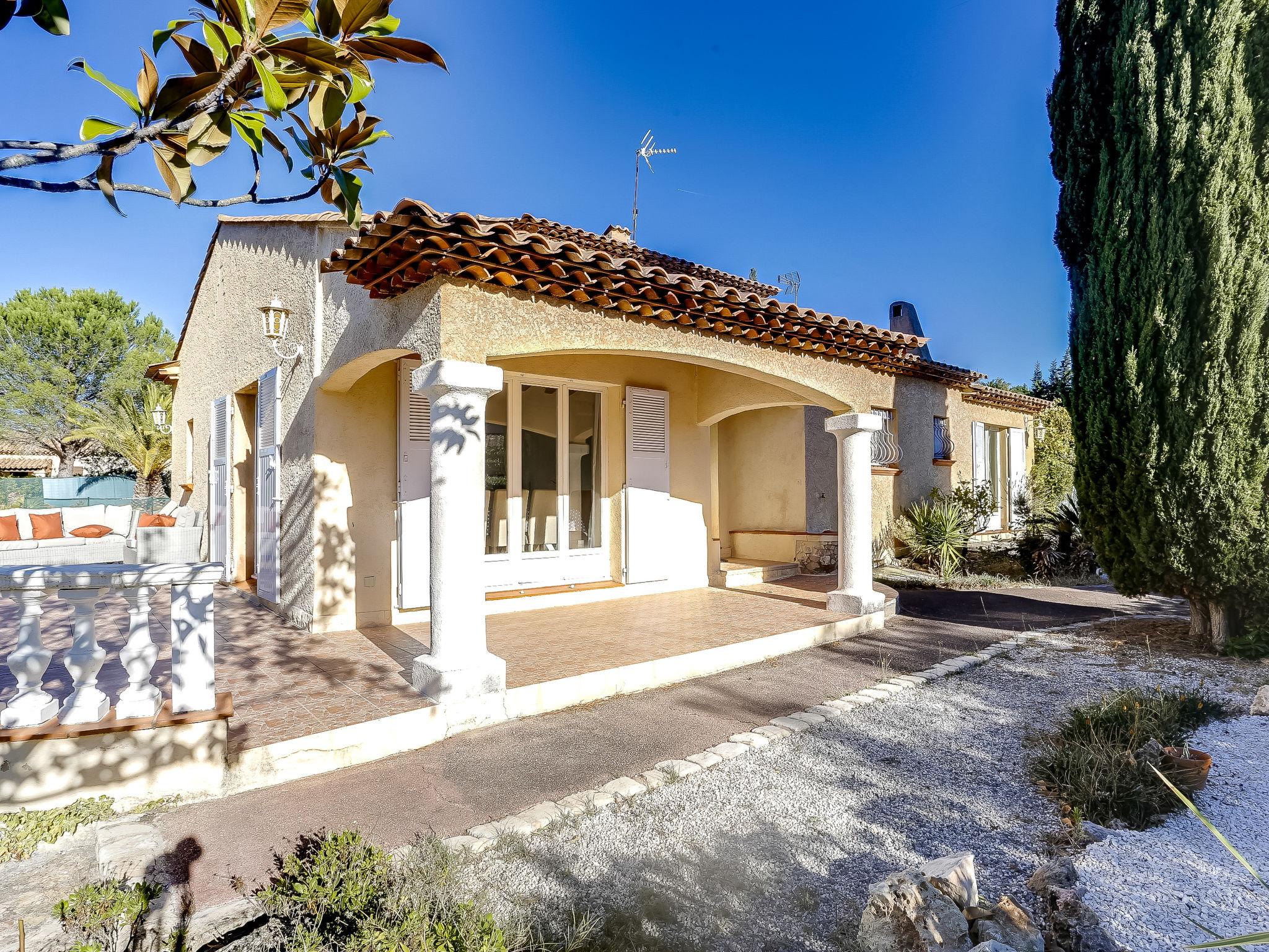 Photo 25 - Maison de 3 chambres à Roquebrune-sur-Argens avec piscine privée et vues à la mer