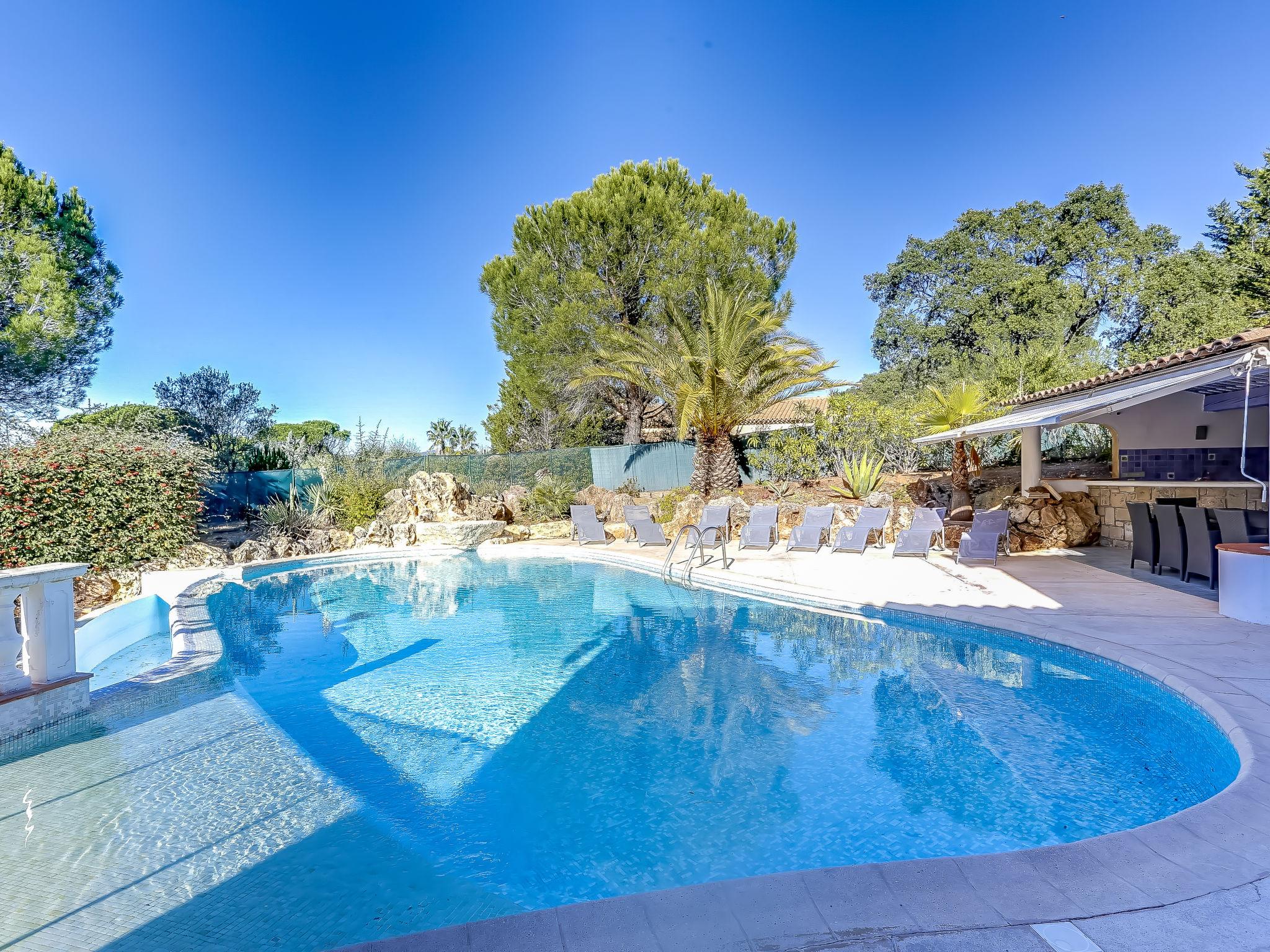 Foto 1 - Casa con 3 camere da letto a Roquebrune-sur-Argens con piscina privata e vista mare