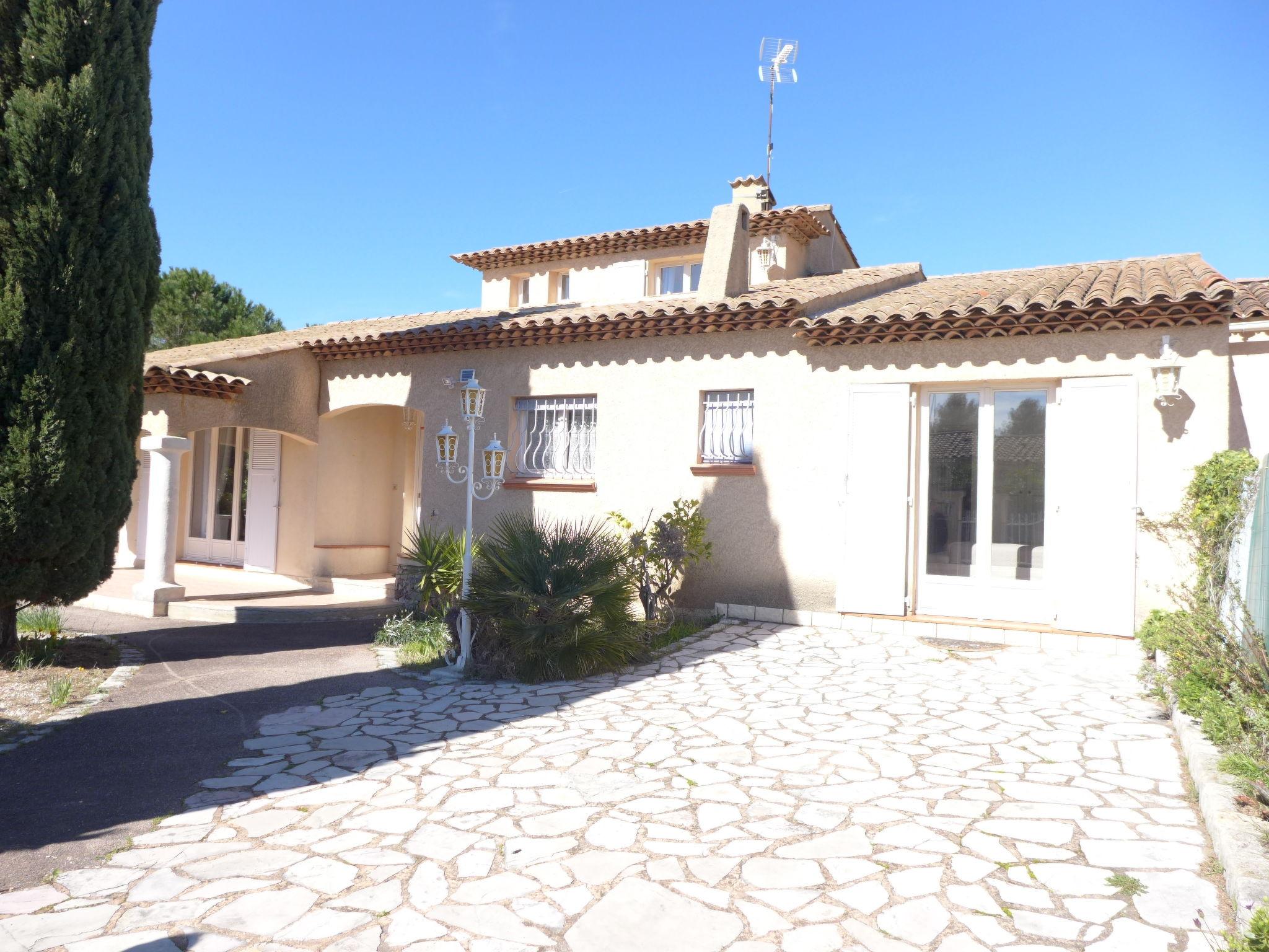 Foto 22 - Casa de 3 habitaciones en Roquebrune-sur-Argens con piscina privada y vistas al mar