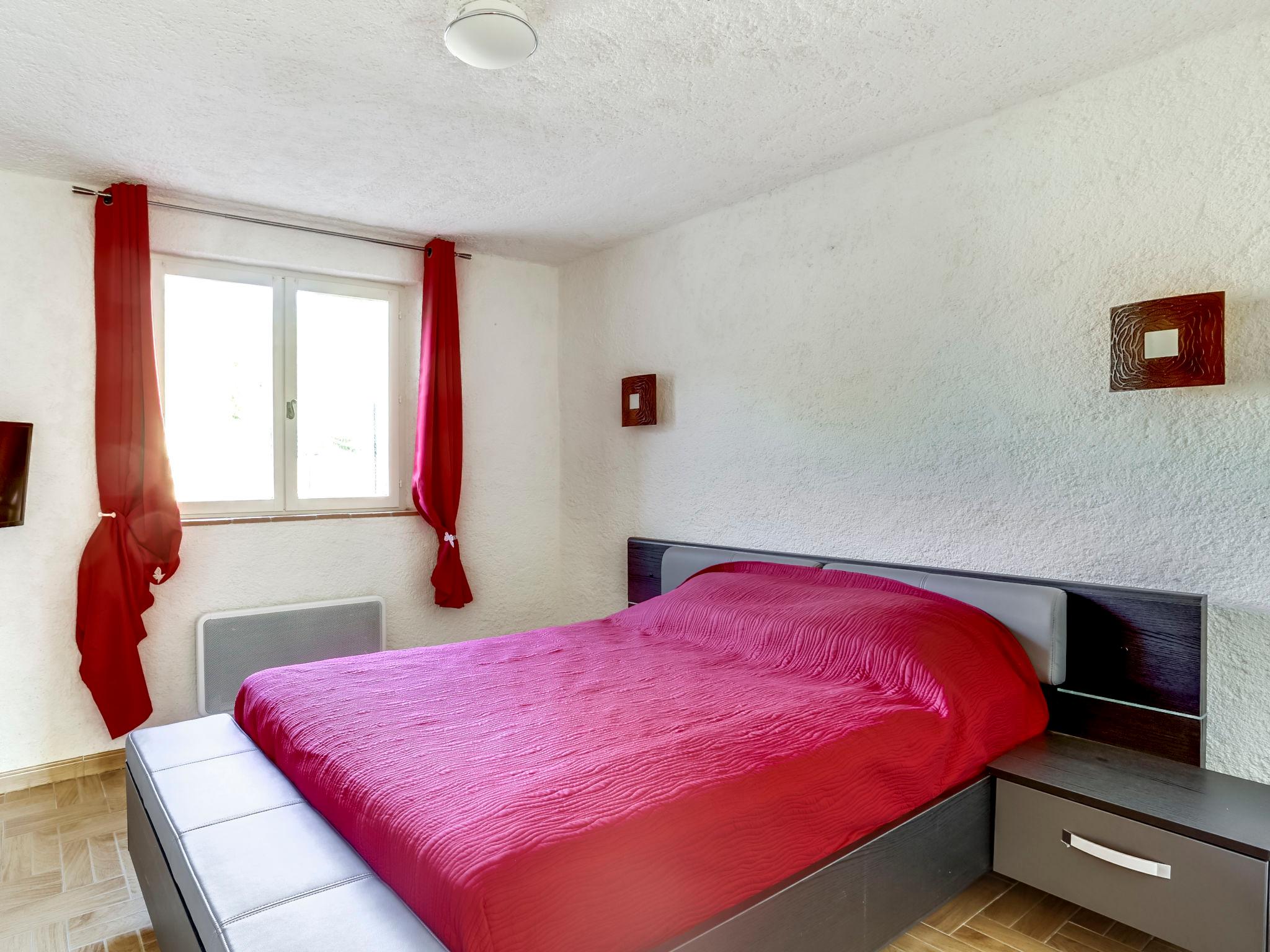 Foto 9 - Casa con 3 camere da letto a Roquebrune-sur-Argens con piscina privata e vista mare