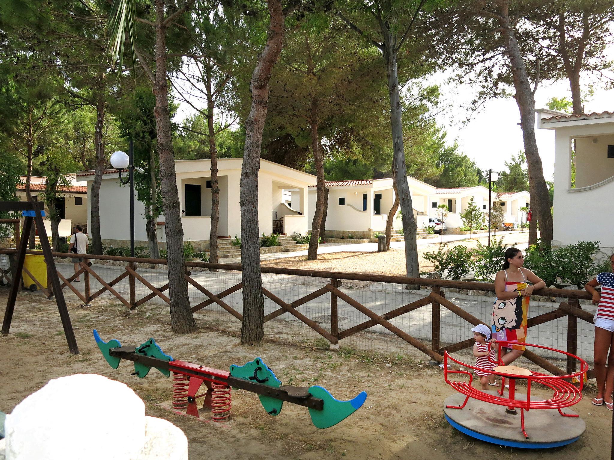 Photo 14 - Maison de 1 chambre à Vieste avec piscine et jardin