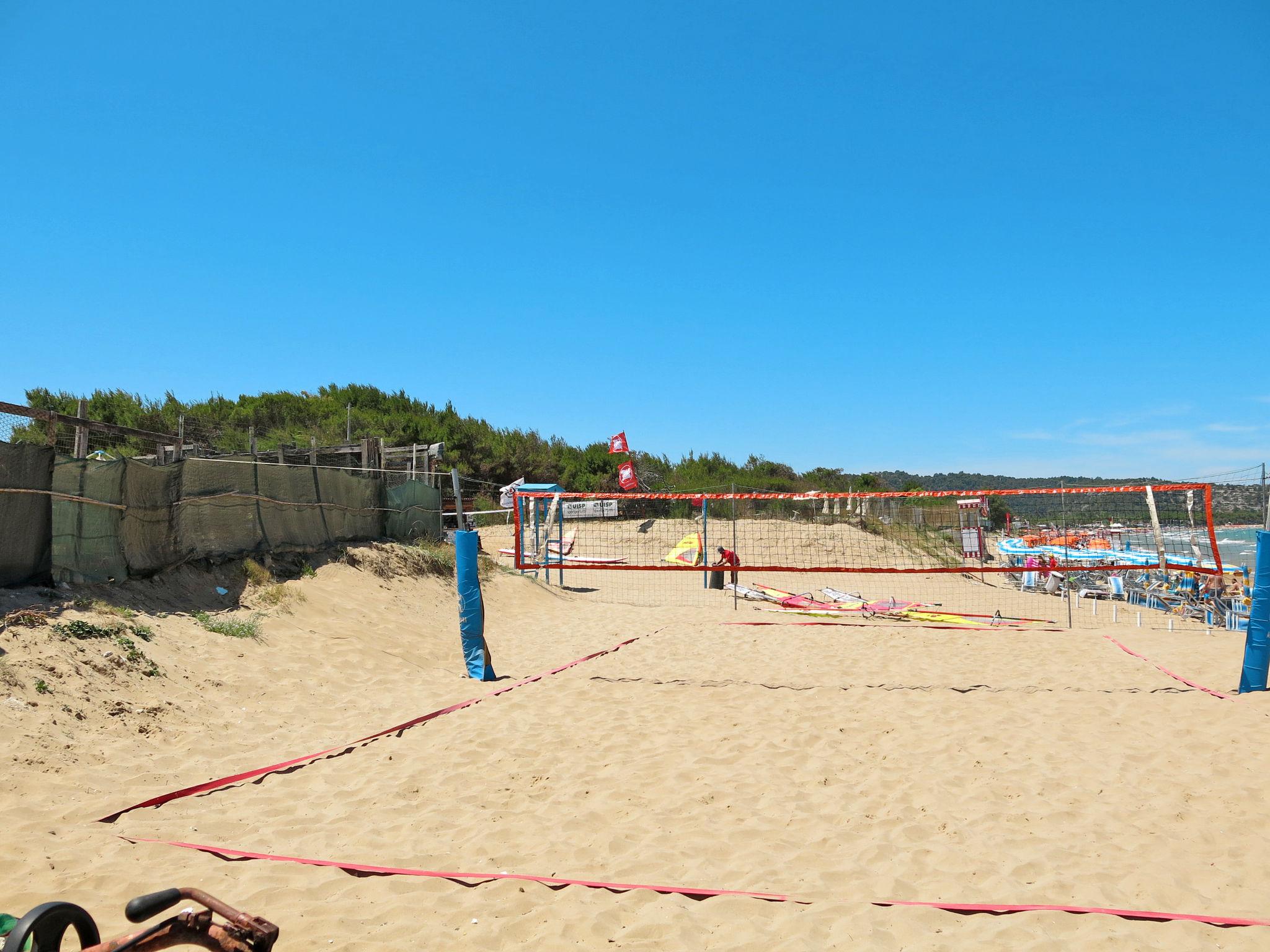 Foto 5 - Haus mit 1 Schlafzimmer in Vieste mit schwimmbad und blick aufs meer