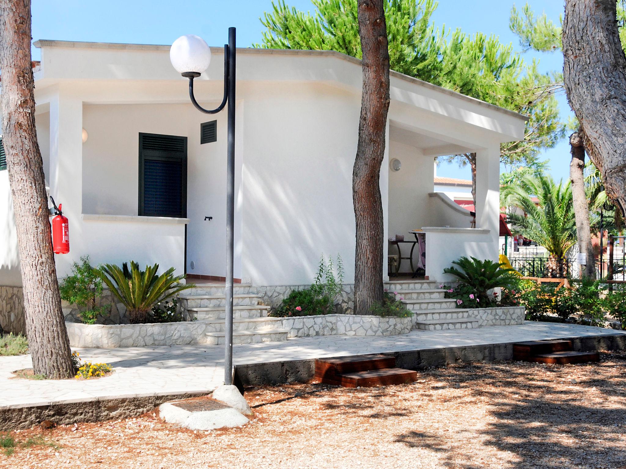 Photo 2 - Maison de 1 chambre à Vieste avec piscine et jardin