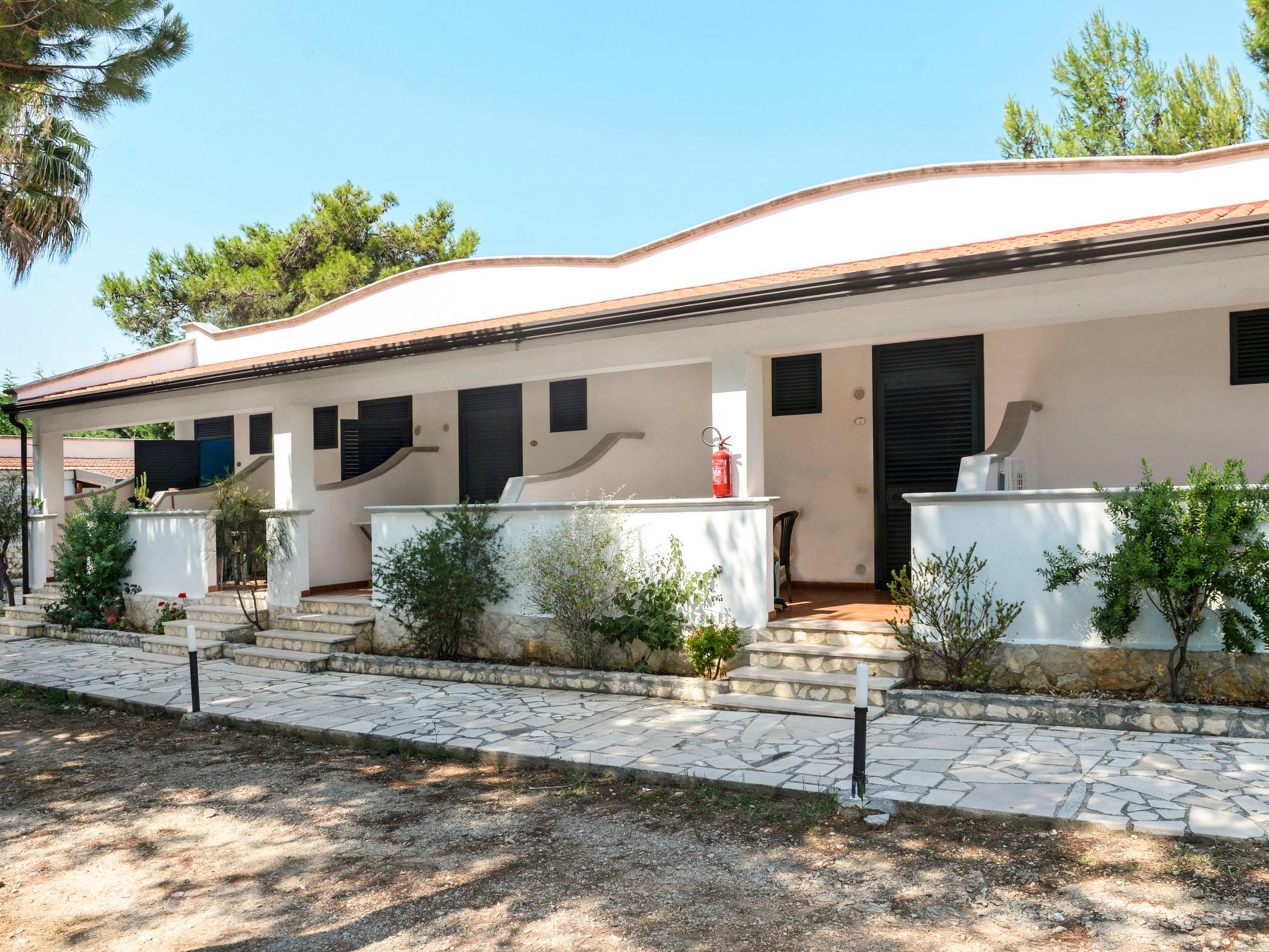 Photo 13 - Maison de 1 chambre à Vieste avec piscine et jardin