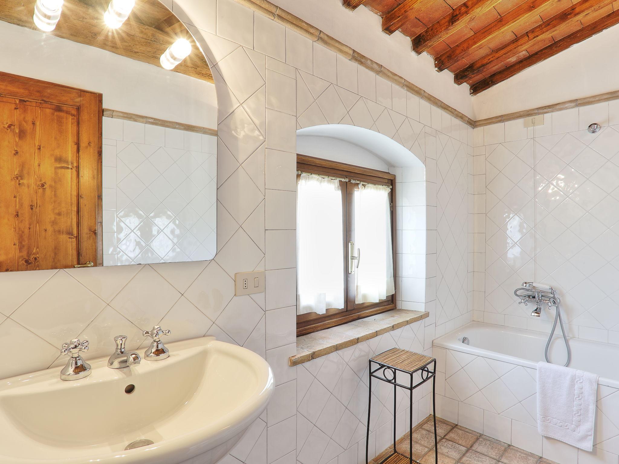 Photo 12 - 2 bedroom Apartment in Barberino Tavarnelle with swimming pool and garden