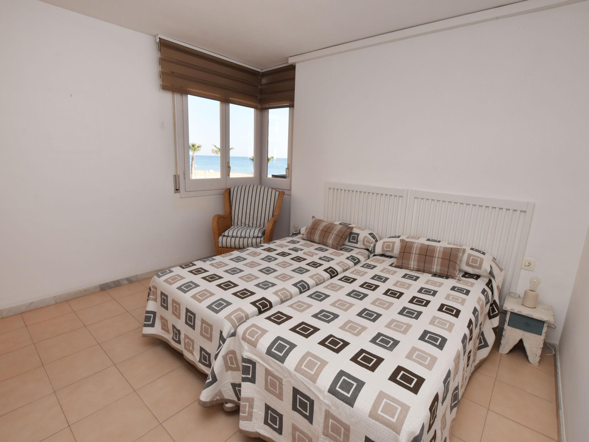 Foto 19 - Appartamento con 4 camere da letto a Torredembarra con piscina e vista mare