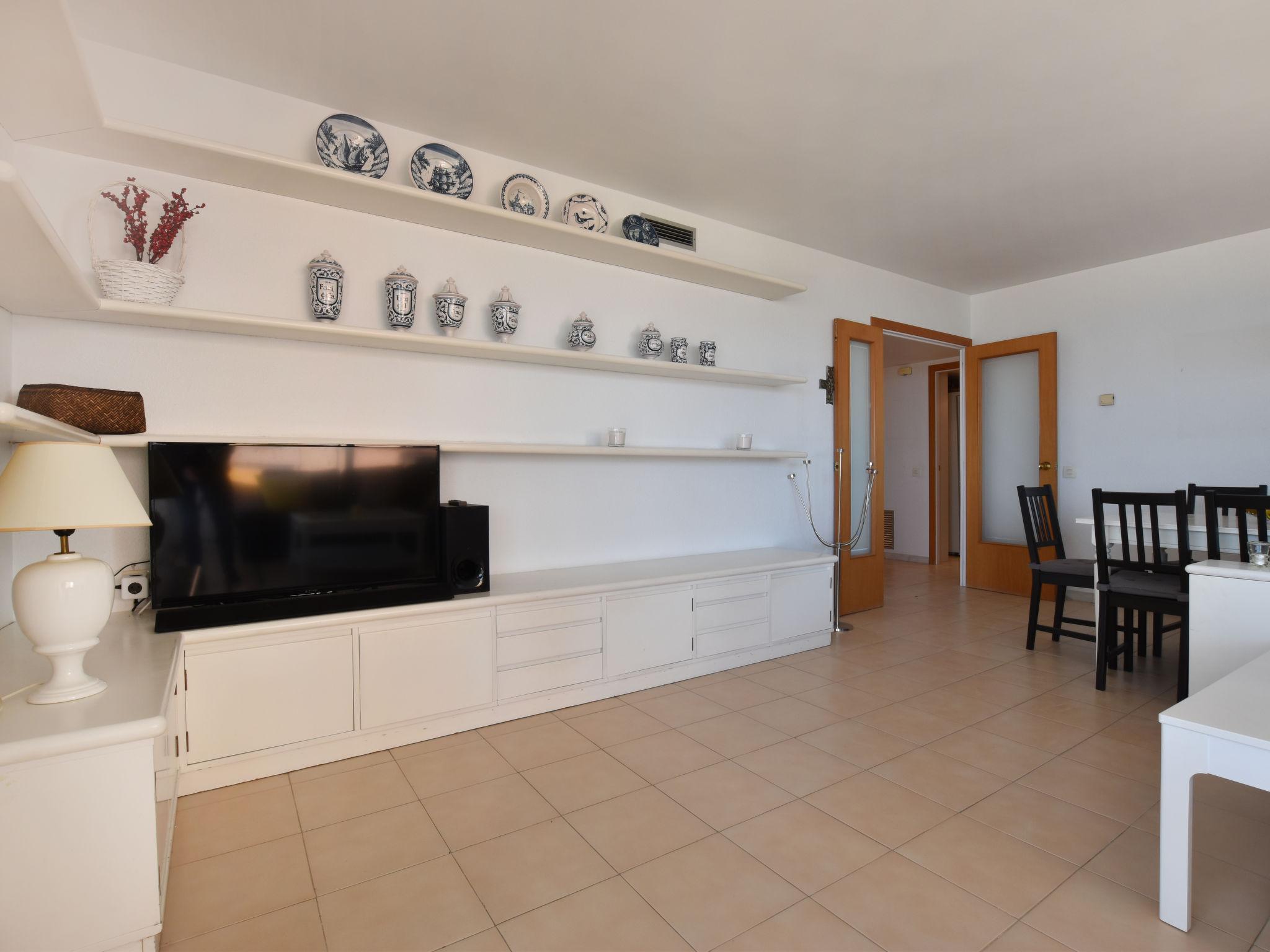 Photo 9 - 4 bedroom Apartment in Torredembarra with swimming pool and sea view