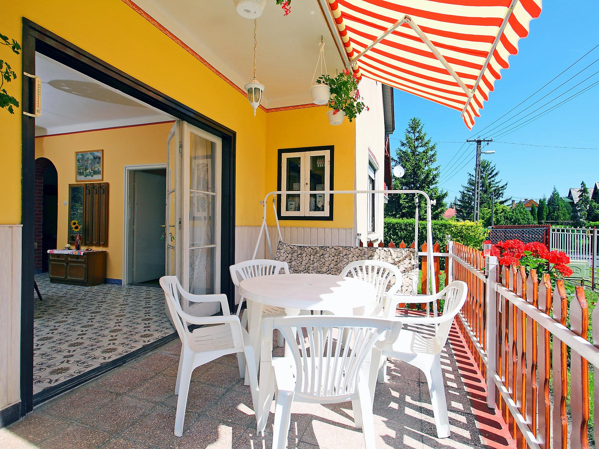 Photo 2 - Maison de 2 chambres à Balatonkeresztúr avec jardin et terrasse