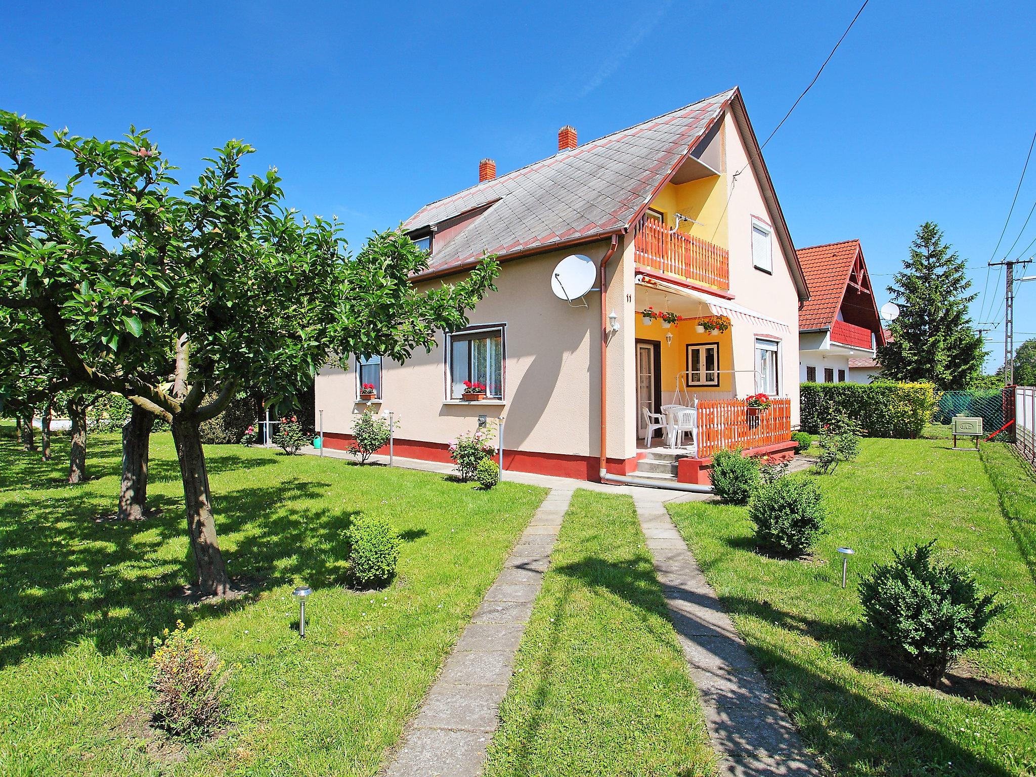 Foto 11 - Haus mit 2 Schlafzimmern in Balatonkeresztúr mit garten und terrasse