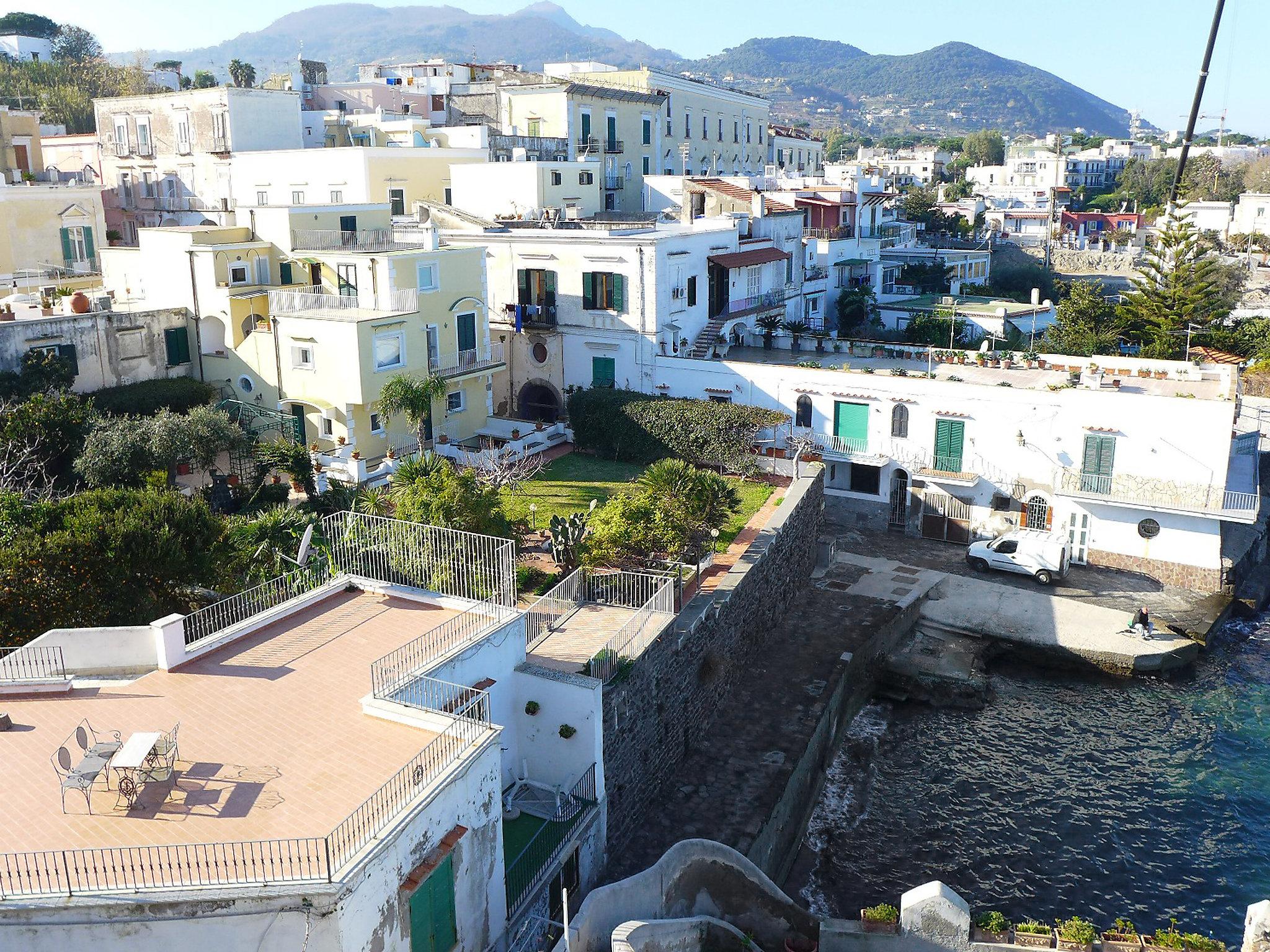 Foto 25 - Apartamento de 1 quarto em Ischia com terraço e vistas do mar