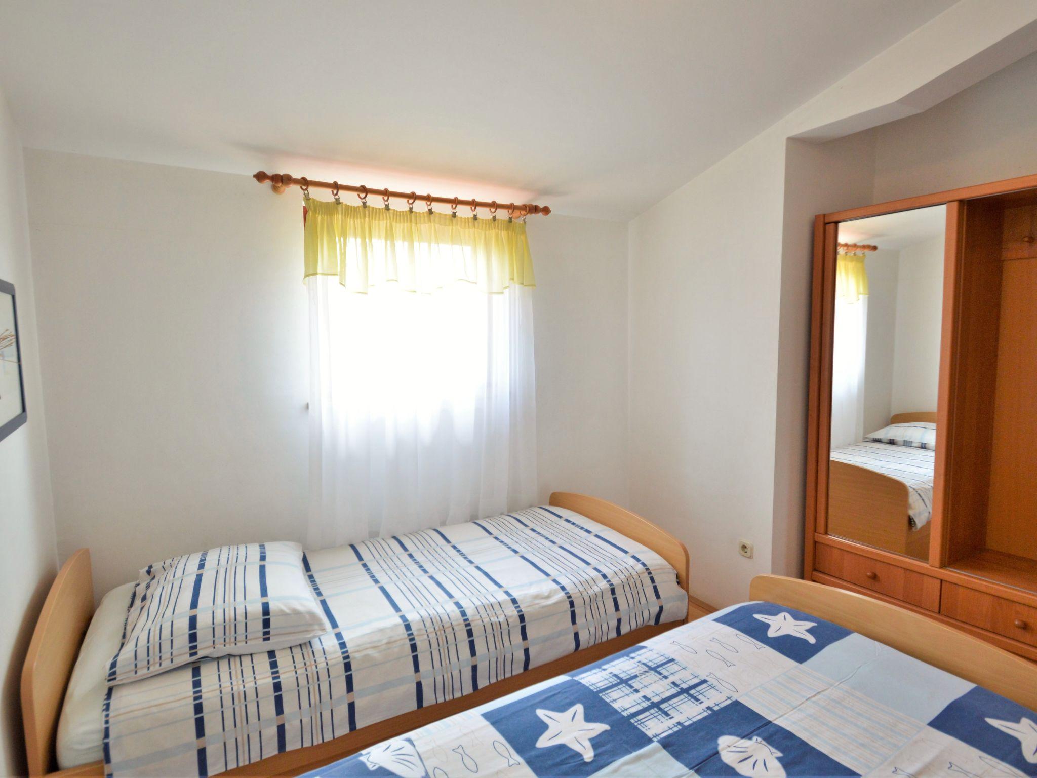 Foto 16 - Apartamento de 2 quartos em Medulin com vistas do mar