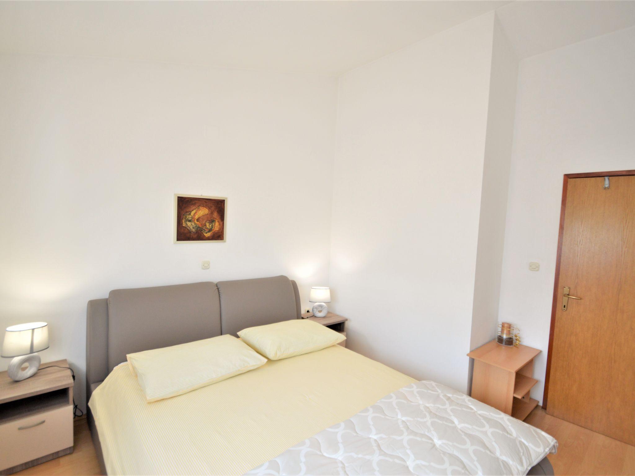 Foto 10 - Appartamento con 2 camere da letto a Medulin con vista mare