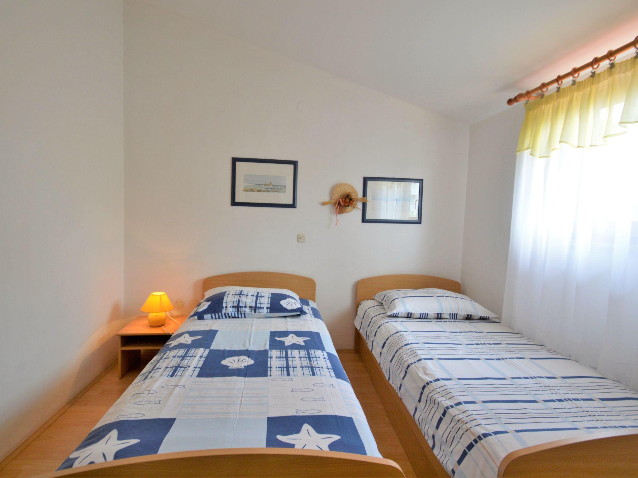 Foto 15 - Appartamento con 2 camere da letto a Medulin con vista mare