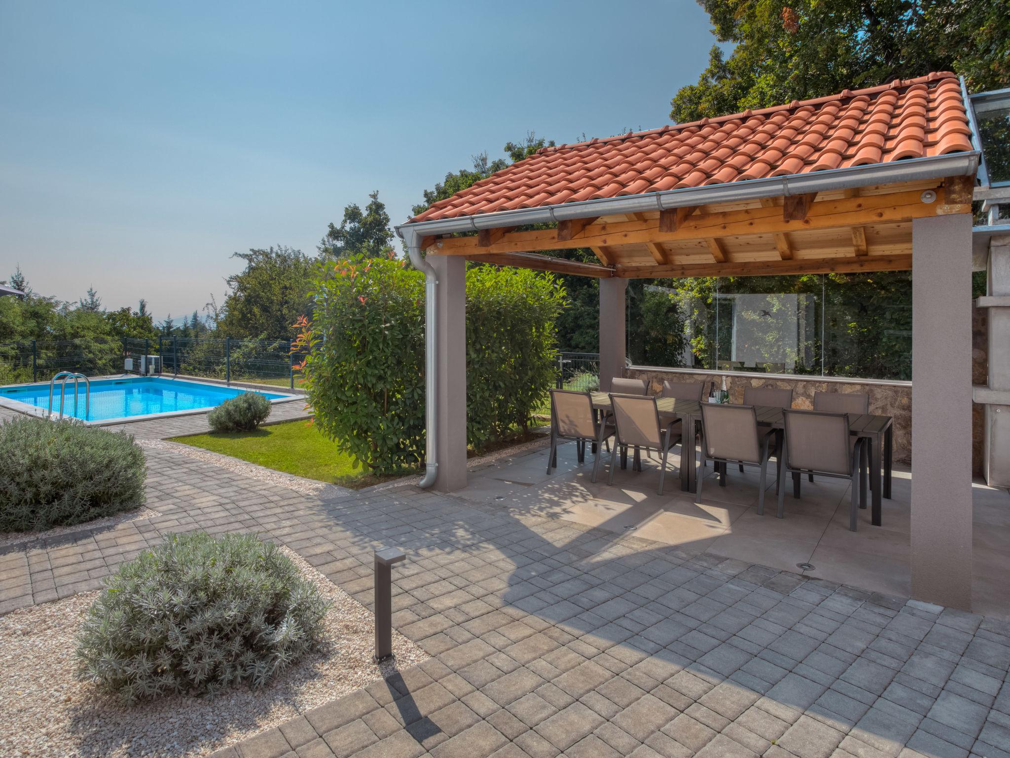 Foto 25 - Casa de 7 quartos em Opatija com piscina privada e terraço