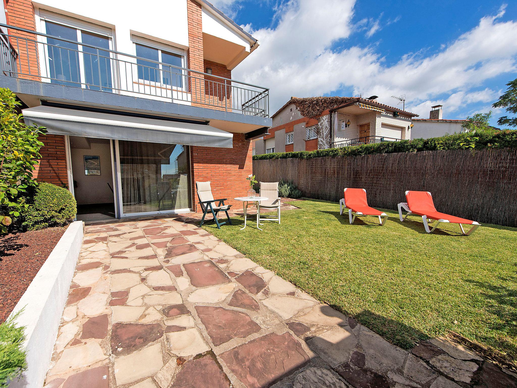 Photo 9 - Maison de 2 chambres à Pineda de Mar avec jardin et terrasse