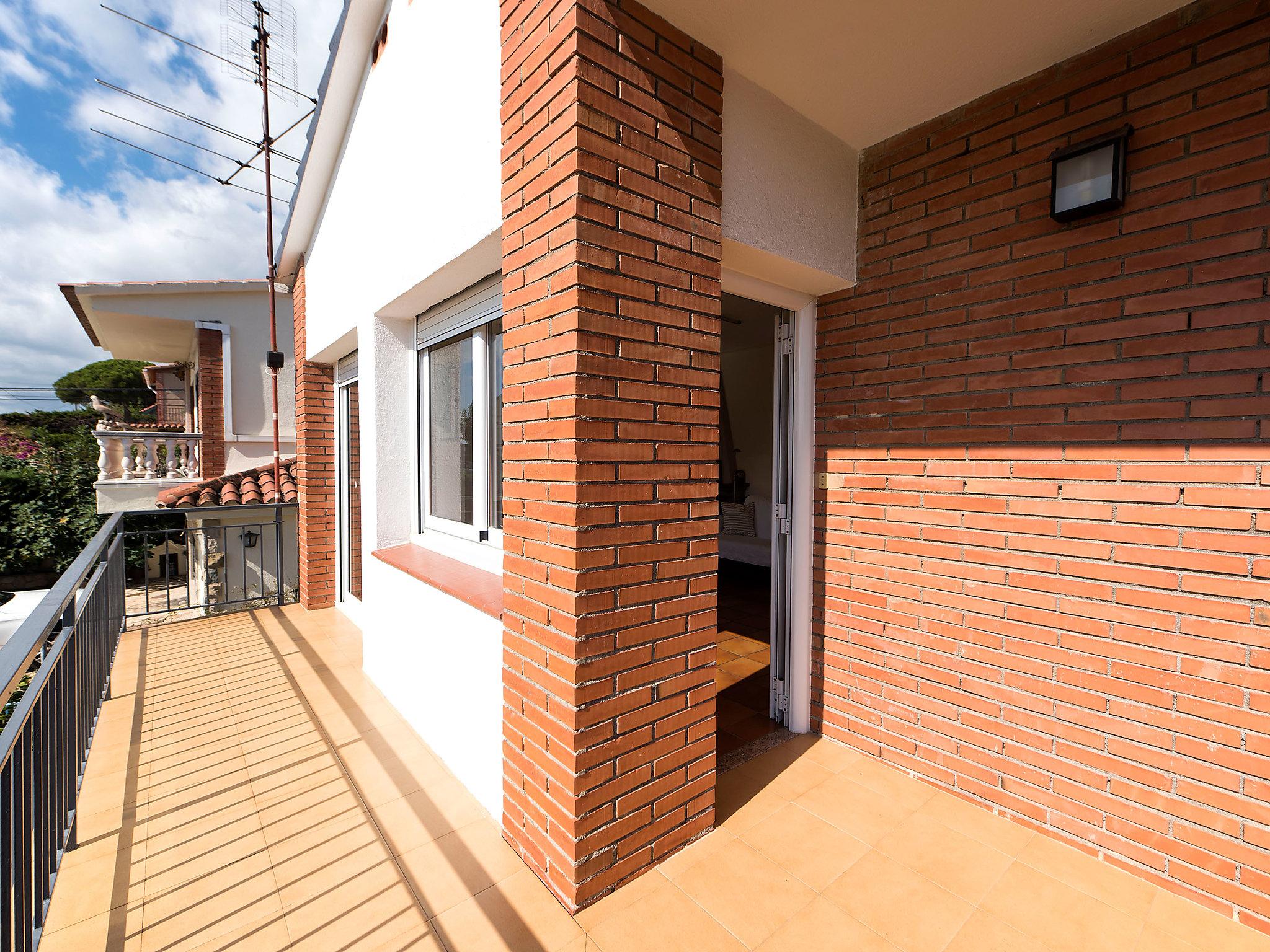 Photo 13 - 2 bedroom House in Pineda de Mar with garden and terrace