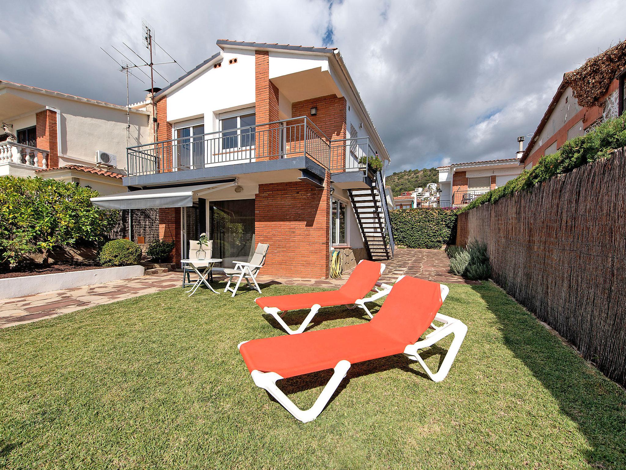 Photo 1 - Maison de 2 chambres à Pineda de Mar avec jardin et terrasse