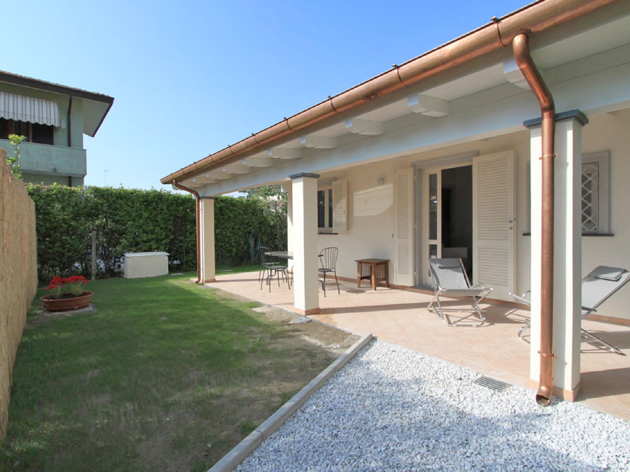 Foto 2 - Haus mit 1 Schlafzimmer in Forte dei Marmi mit garten