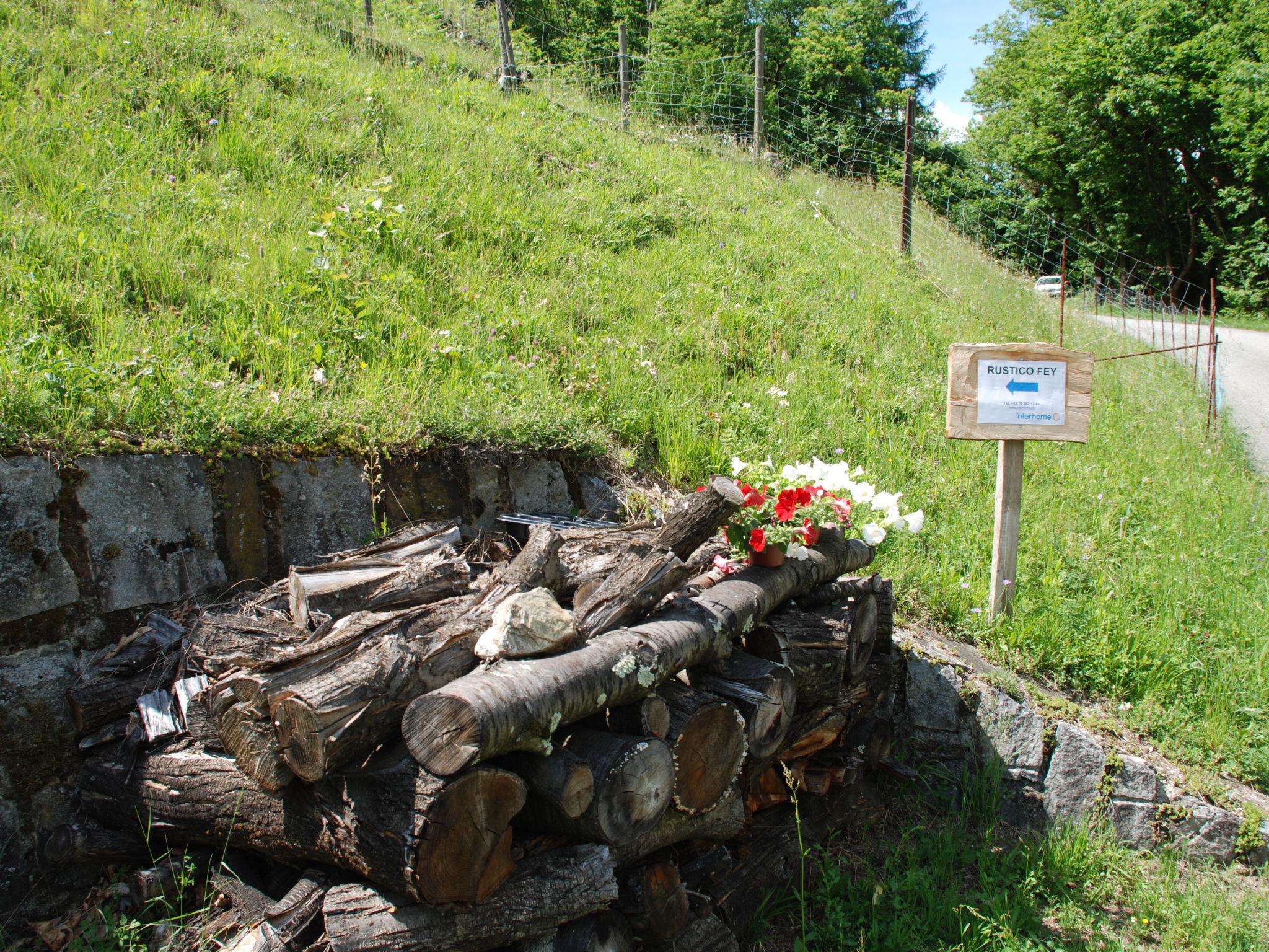 Photo 5 - Maison de 1 chambre à Serravalle avec jardin et vues sur la montagne