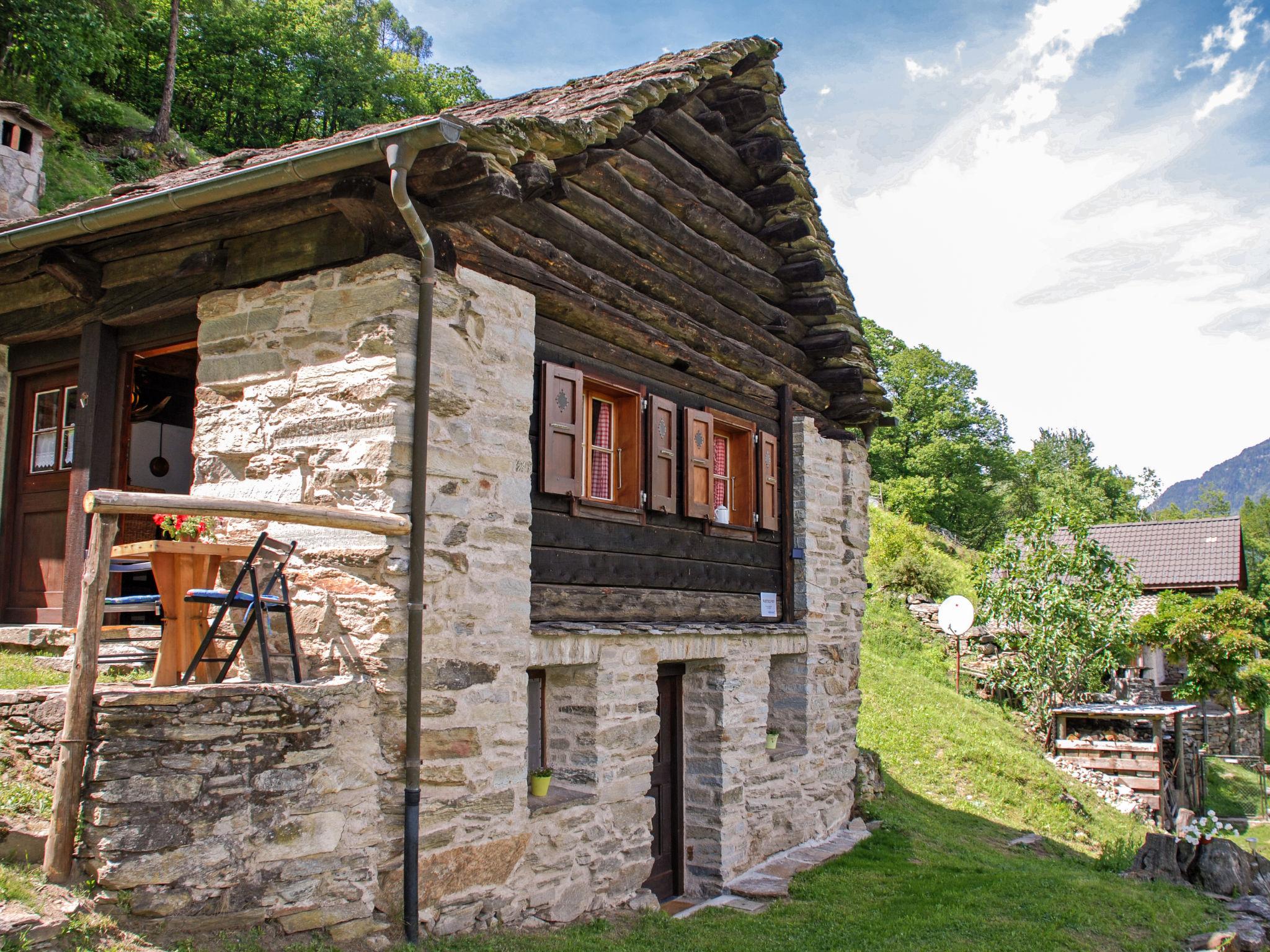 Photo 6 - Maison de 1 chambre à Serravalle avec jardin et vues sur la montagne