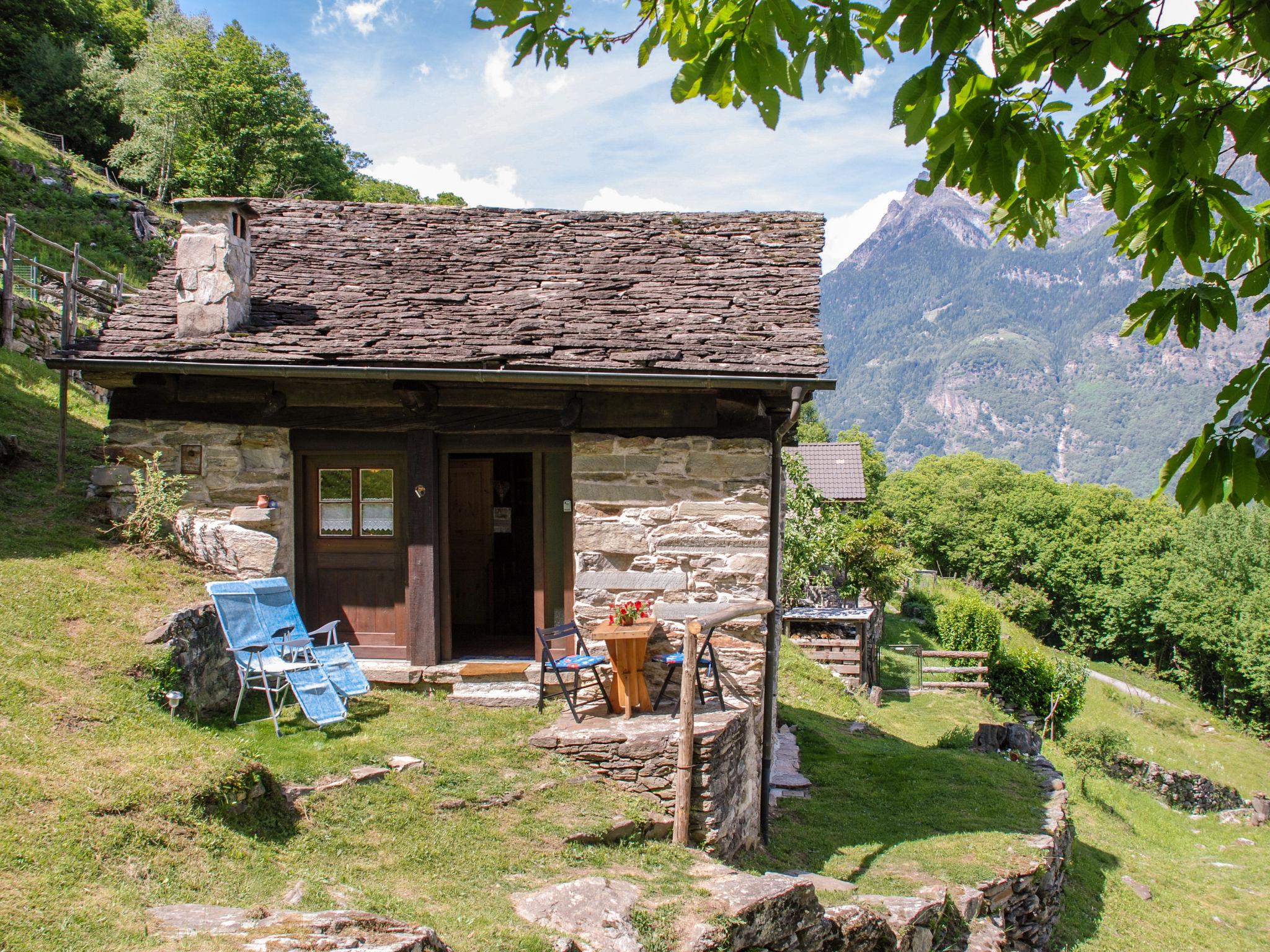 Foto 1 - Casa de 1 quarto em Serravalle com jardim e vista para a montanha
