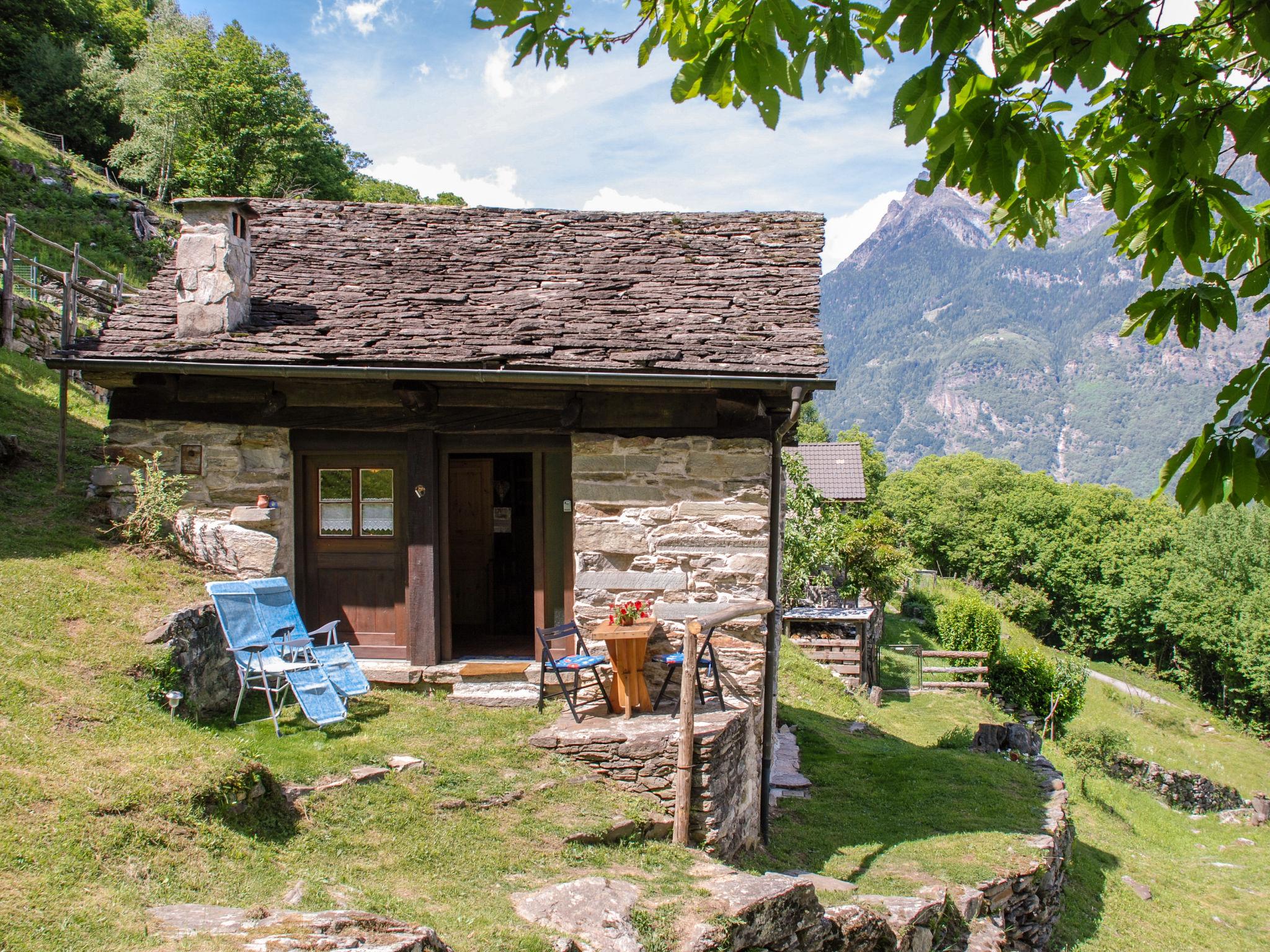 Foto 1 - Haus mit 1 Schlafzimmer in Serravalle mit garten und blick auf die berge