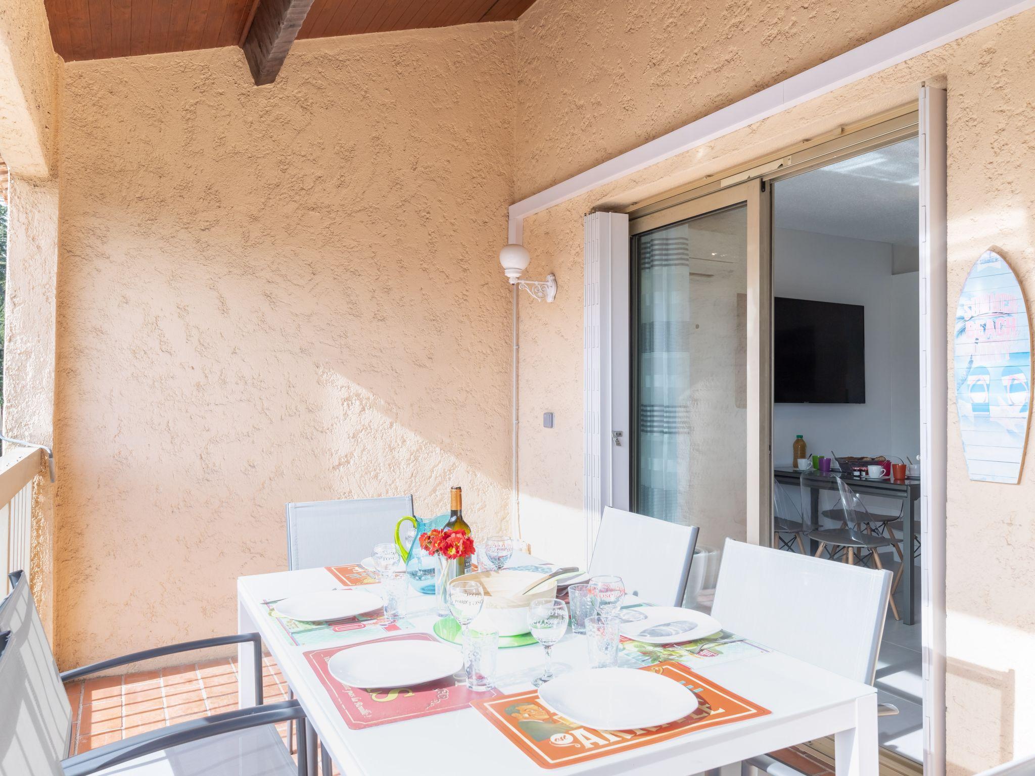 Photo 12 - 2 bedroom Apartment in Sainte-Maxime with swimming pool and terrace