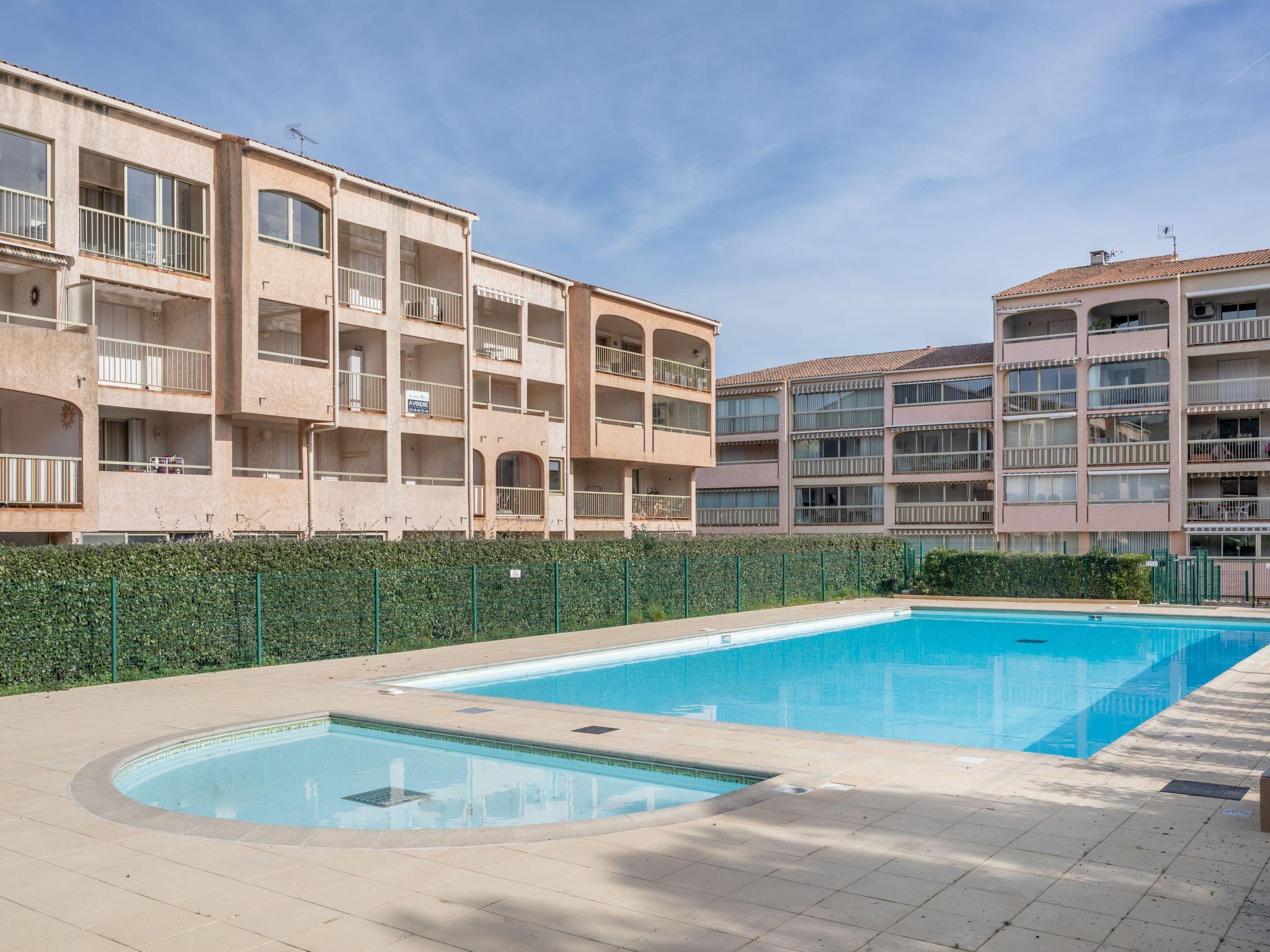 Photo 16 - Appartement de 2 chambres à Sainte-Maxime avec piscine et vues à la mer