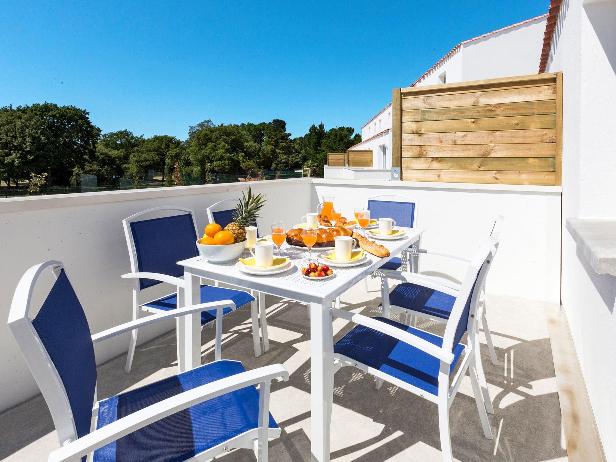 Foto 1 - Appartamento con 2 camere da letto a Noirmoutier-en-l'Île con piscina e vista mare