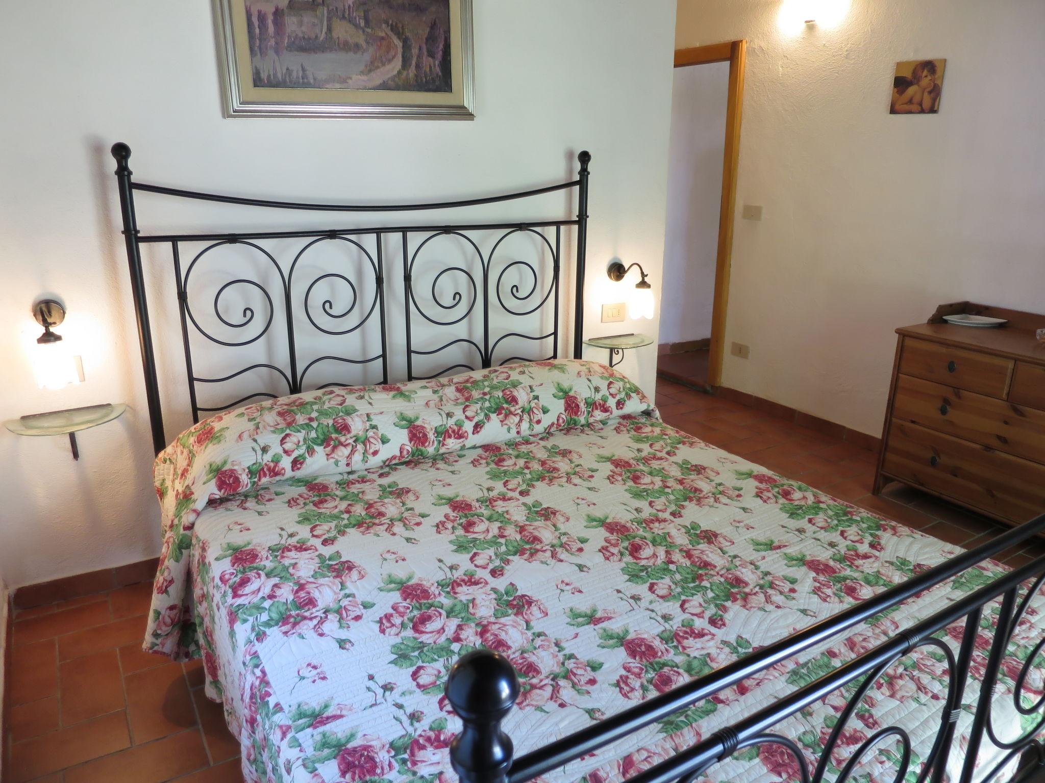 Foto 16 - Haus mit 1 Schlafzimmer in Montescudaio mit garten und blick aufs meer