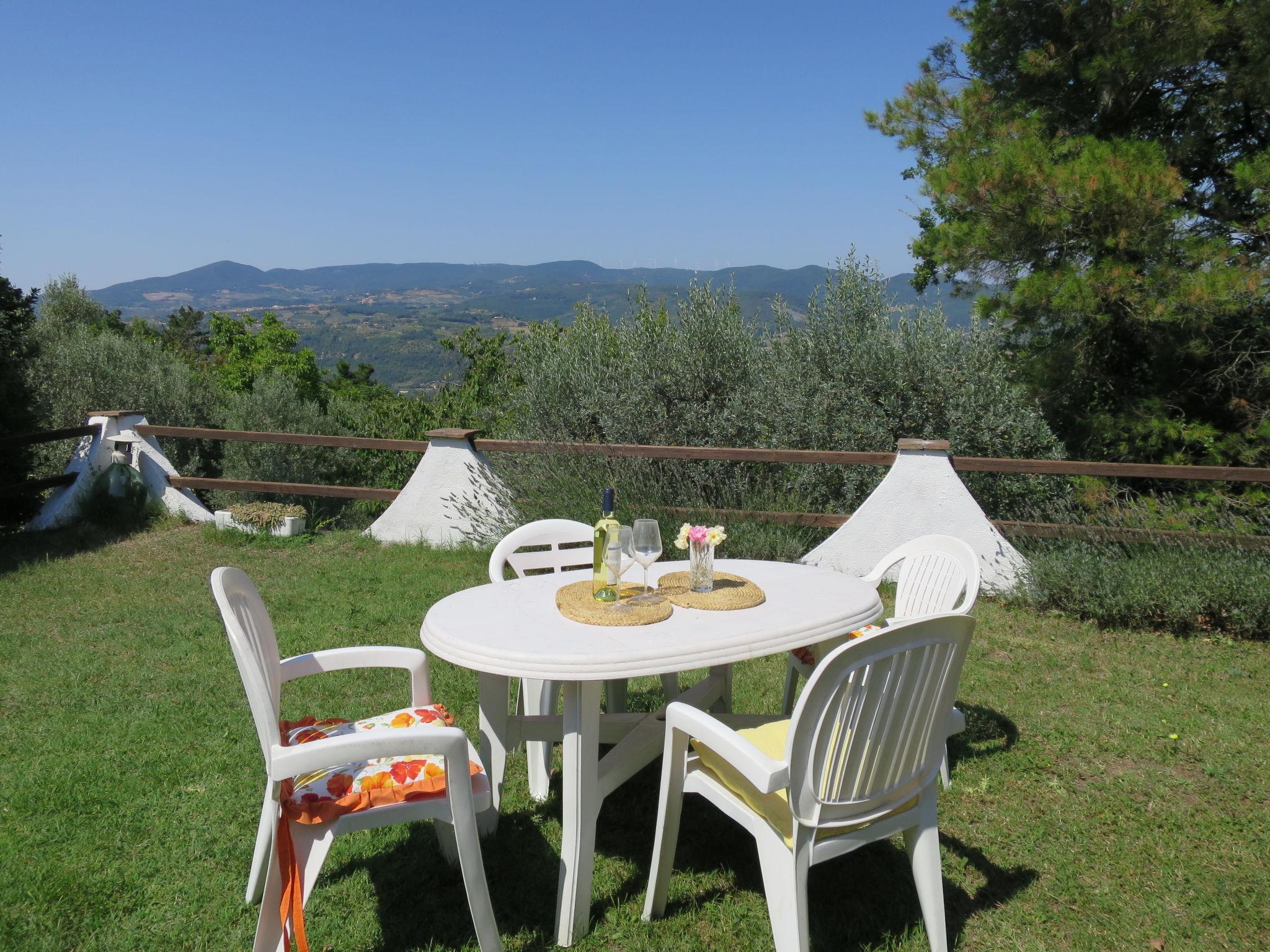 Foto 4 - Casa de 1 quarto em Montescudaio com jardim e vistas do mar