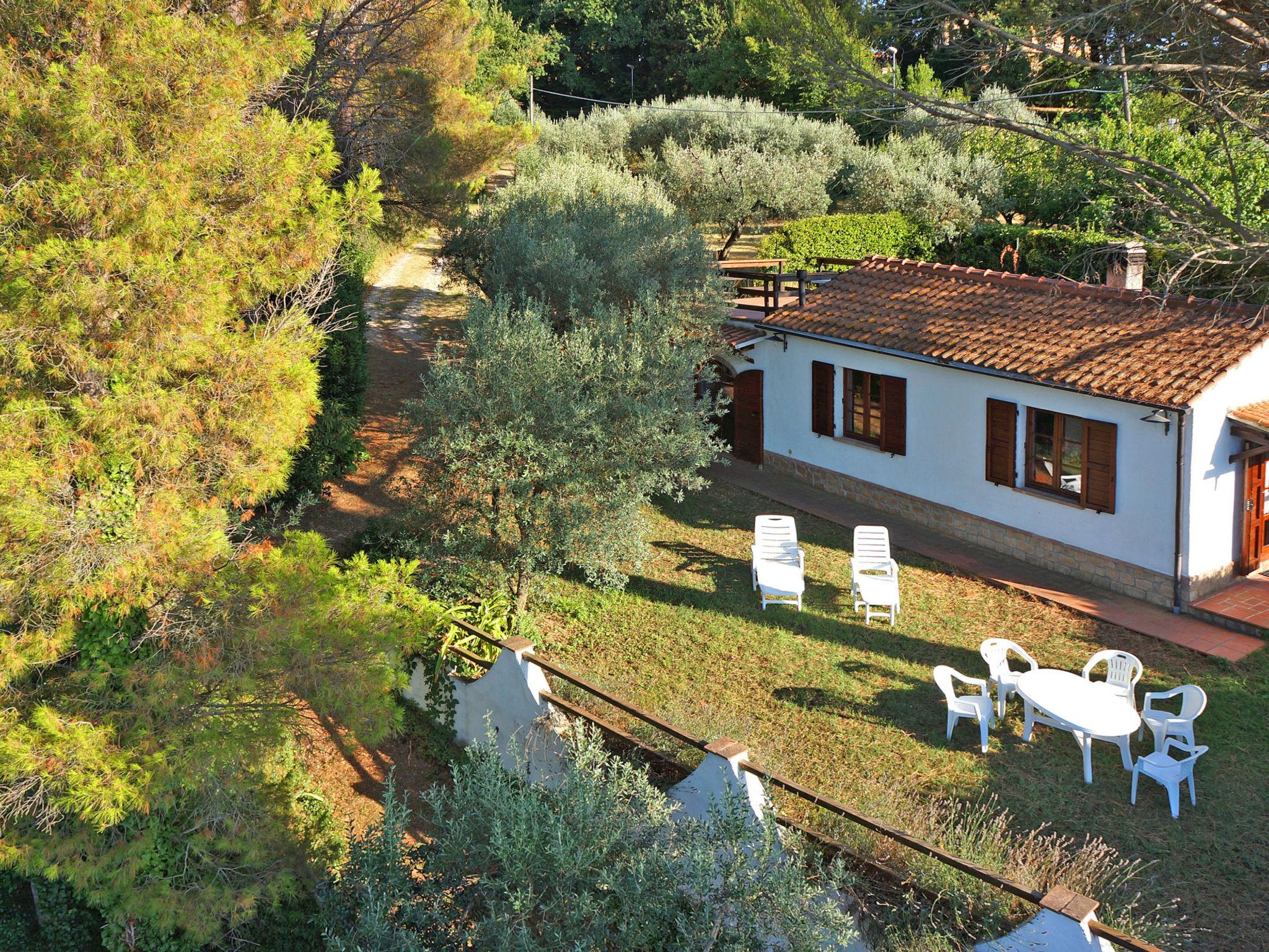 Foto 3 - Casa de 1 habitación en Montescudaio con jardín y vistas al mar