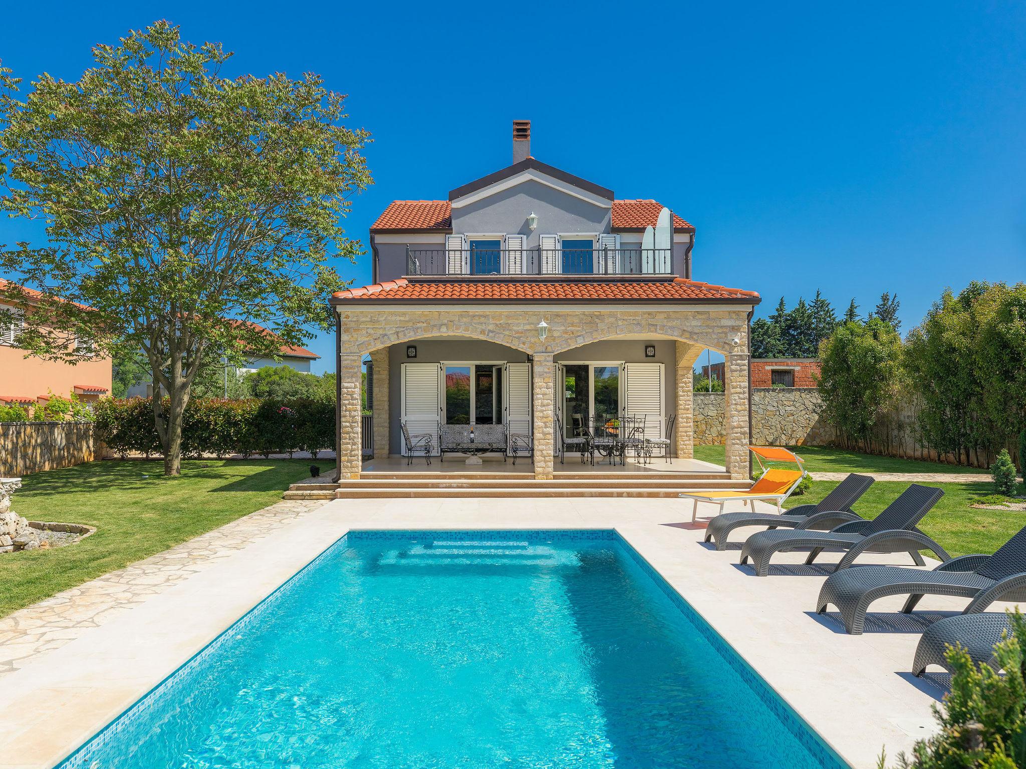 Photo 1 - Maison de 2 chambres à Medulin avec piscine privée et vues à la mer