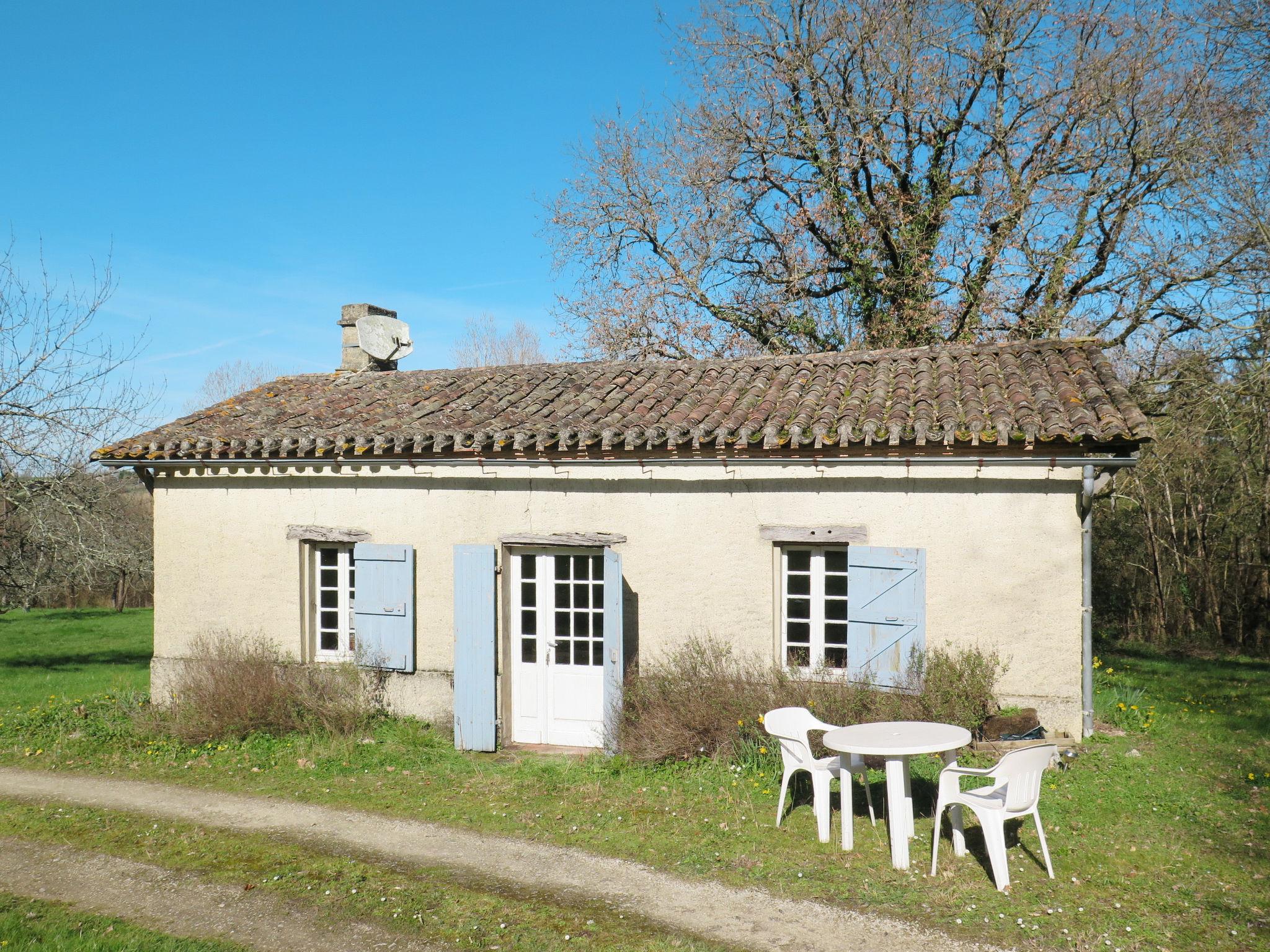 Foto 1 - Casa de 1 habitación en Labretonie con jardín y terraza