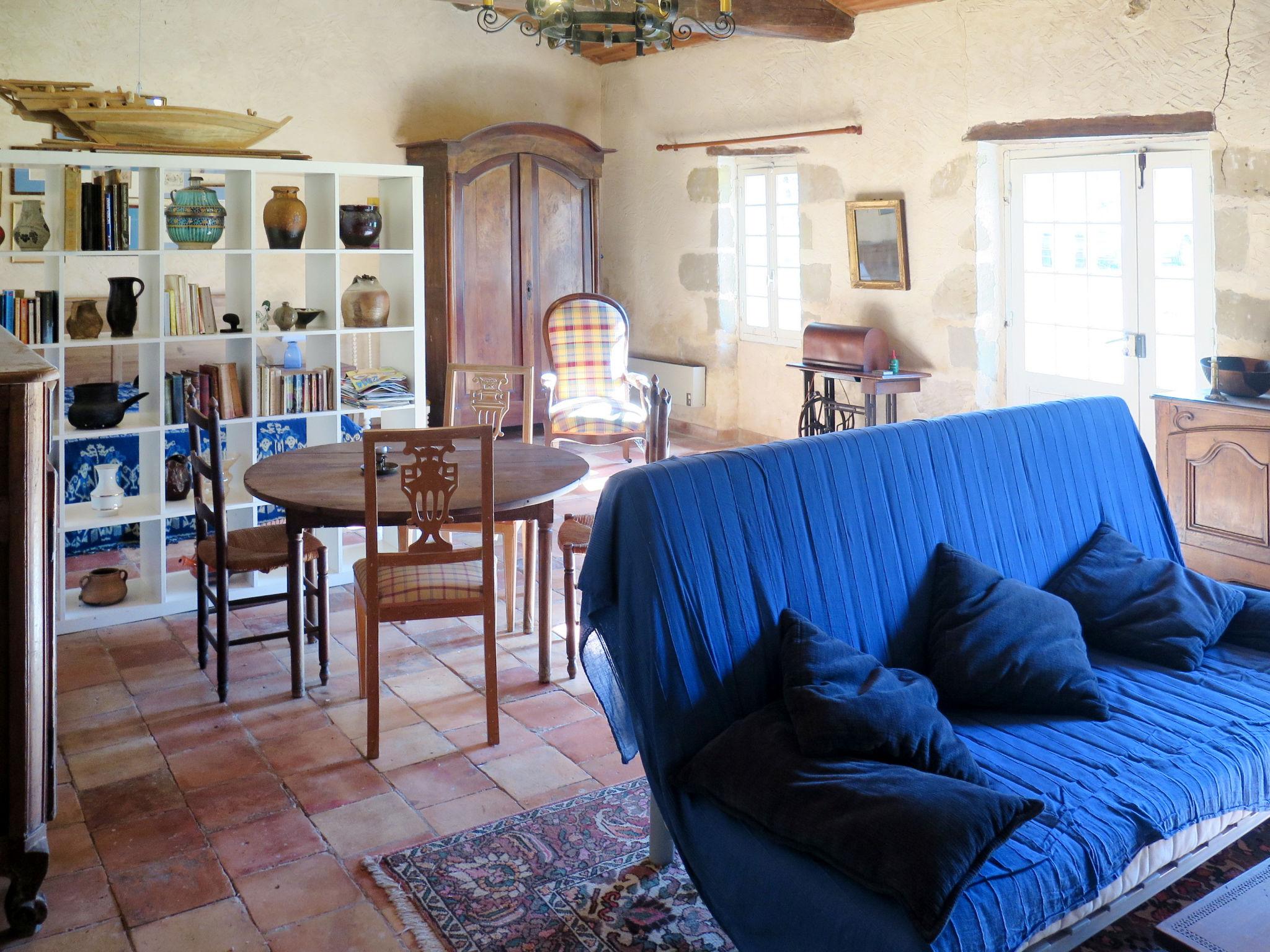 Photo 10 - Maison de 1 chambre à Labretonie avec jardin et terrasse